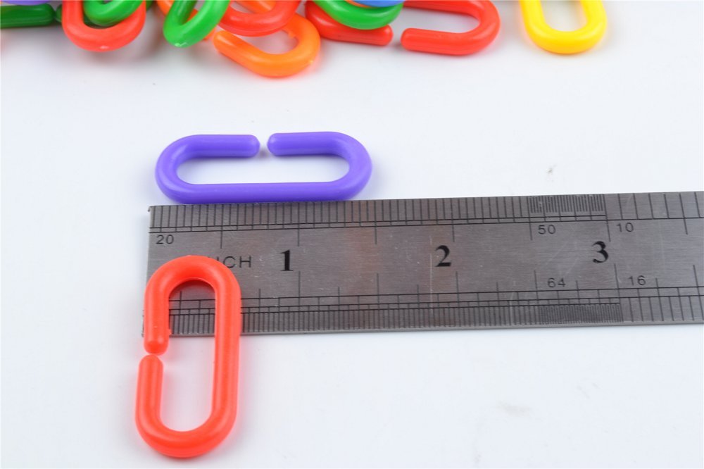 Yuyuso 100 Piece Plastic C-Clips Hooks Chain Links C-Links Rat Parrot Bird Toy Cage
