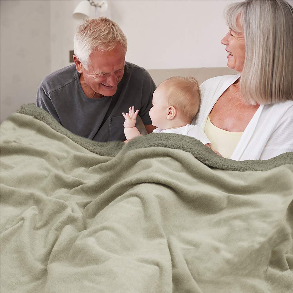 PAVILIA Waterproof Blanket for Couch, Sofa | Waterproof Dog Blanket for Large Dog, Puppy, Cat | Pet Blanket Protector | Plush So