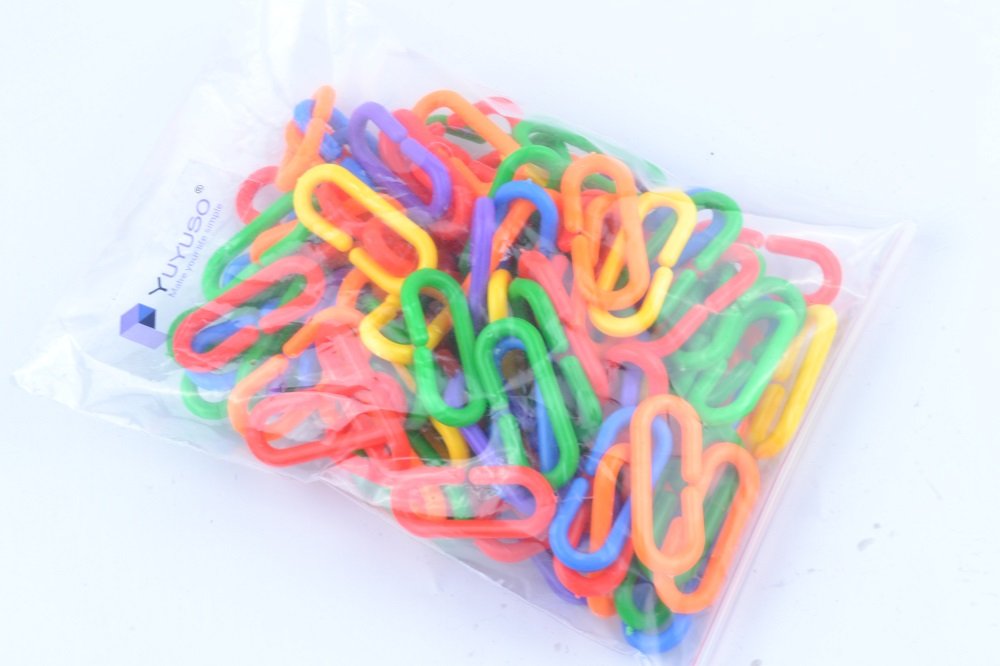 Yuyuso 100 Piece Plastic C-Clips Hooks Chain Links C-Links Rat Parrot Bird Toy Cage