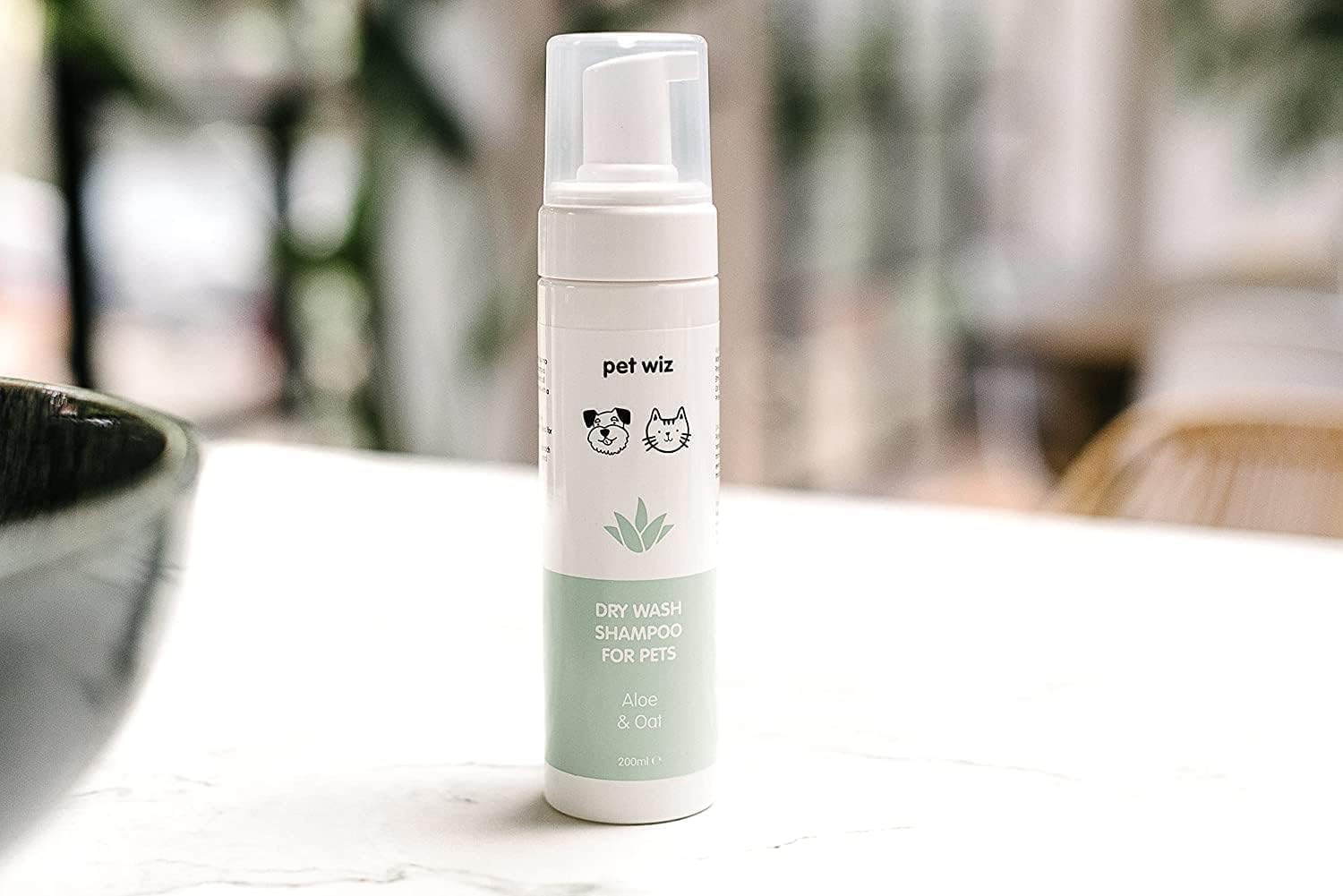 Dry Wash Shampoo For Pets - Soothing & Deodorizing, Natural Ingredients, Quick Drying & No Rinsing Required (Aloe & Oat)