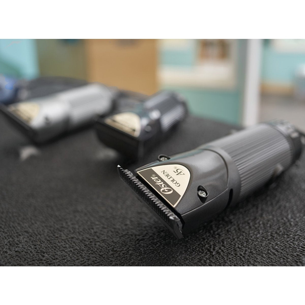 Oster Golden A5 Two-Speed Animal Grooming Clippers With Detachable Cryogenx Size 10 Blade (078005-140-002), Black