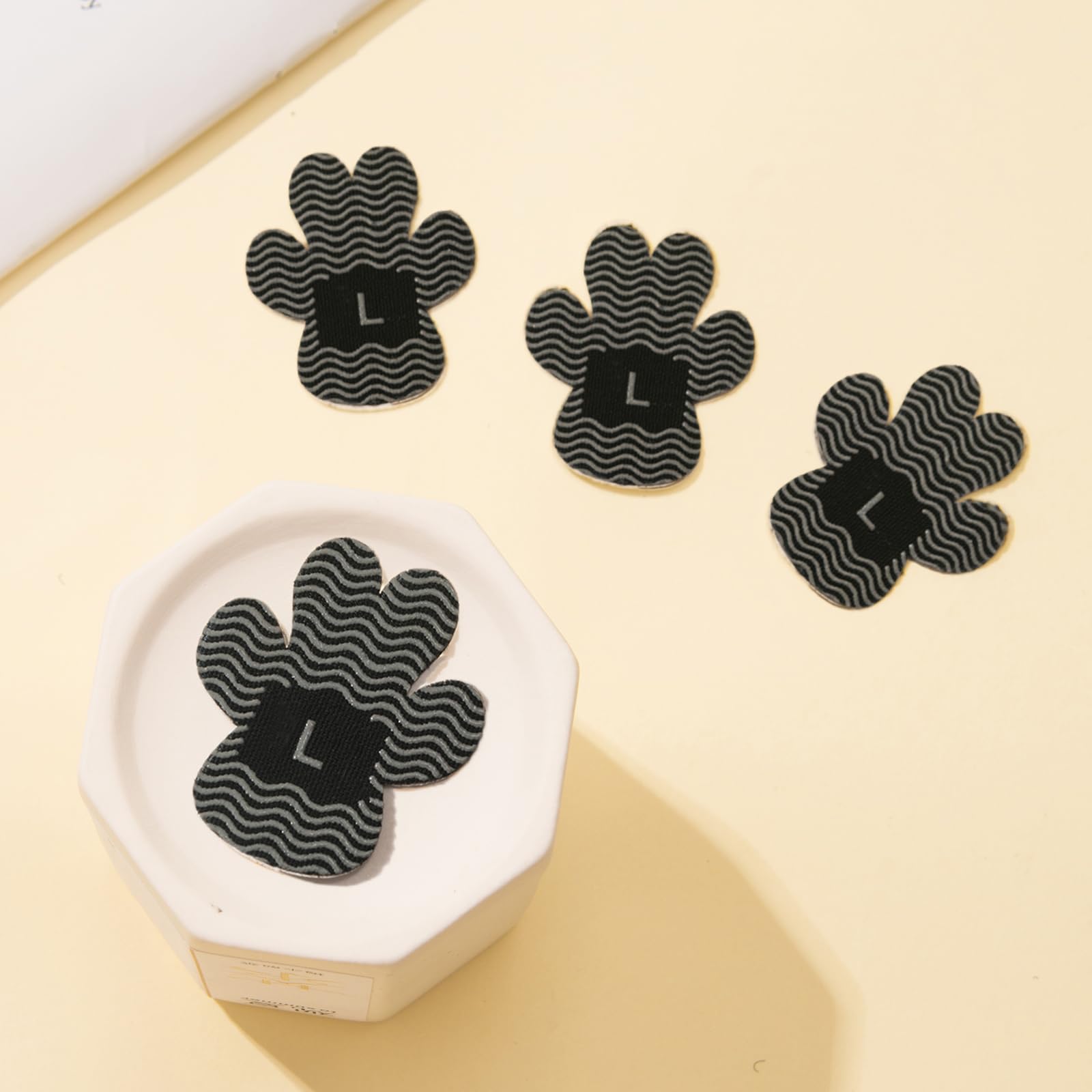 Dog Paw Protector Anti Slip Toe Grips Paw Pads For Dogs Traction, 8 Sets 32 Pads Disposable Self Adhesive Resistant Dog Shoes Bo