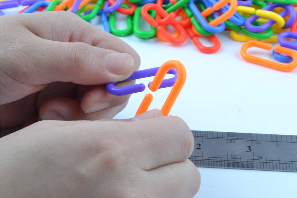 Yuyuso 100 Piece Plastic C-Clips Hooks Chain Links C-Links Rat Parrot Bird Toy Cage