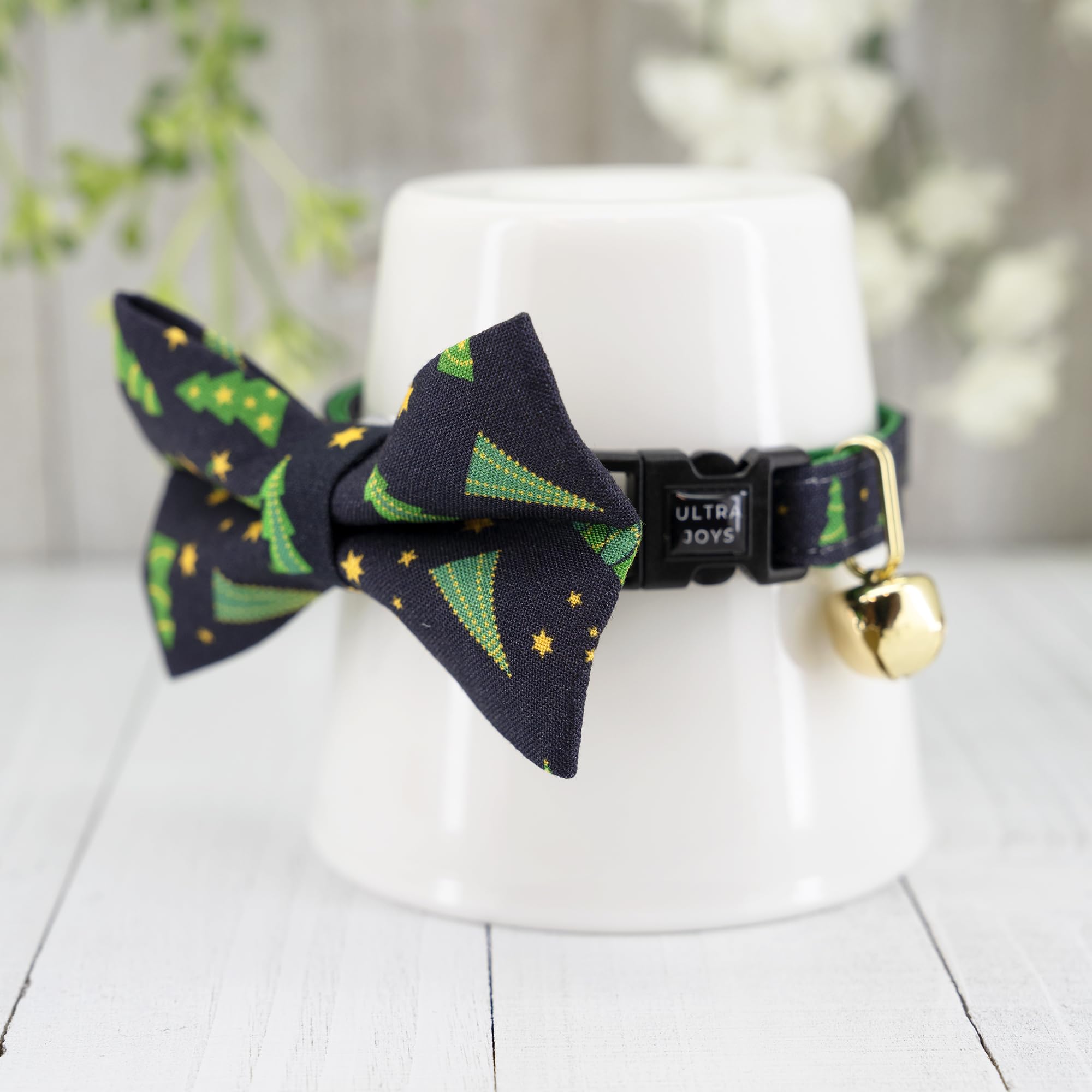 Ultra Joys Cat Collars With Bells - Breakaway & Bowtie Designs For Kittens & Cats - Christmas Tree Large