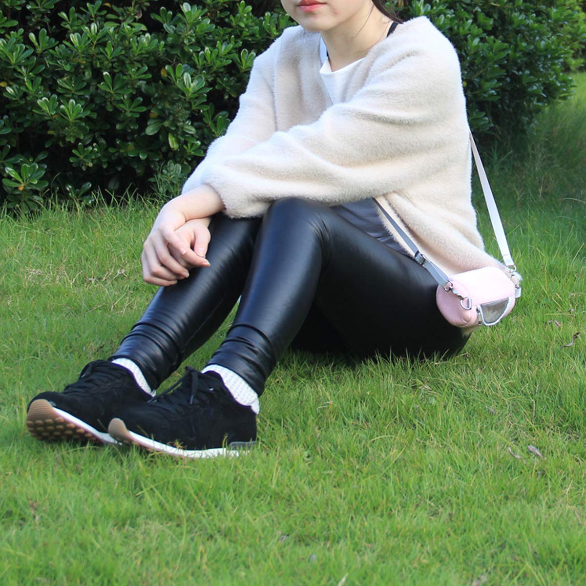 Dwarf Hamster Carrier Bag Portable Cylinder Warm Outdoor Bag With Adjustable Single Shoulder Strap (Pink)