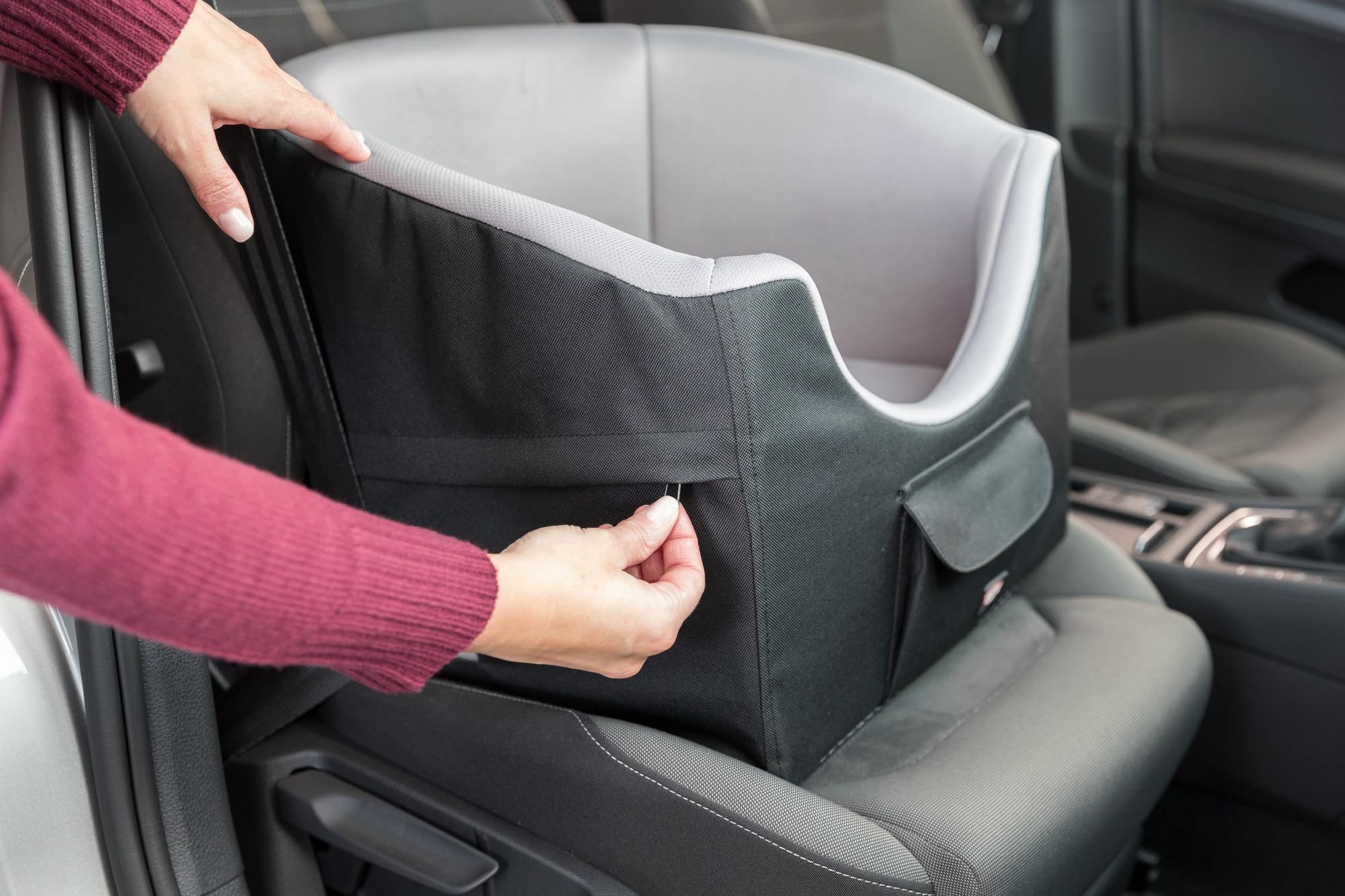TRIXIE Pet Booster Seat, Dog car Seat, Dog console Seat Ideal for Small Dogs and cats, Travel cat Bed, Black