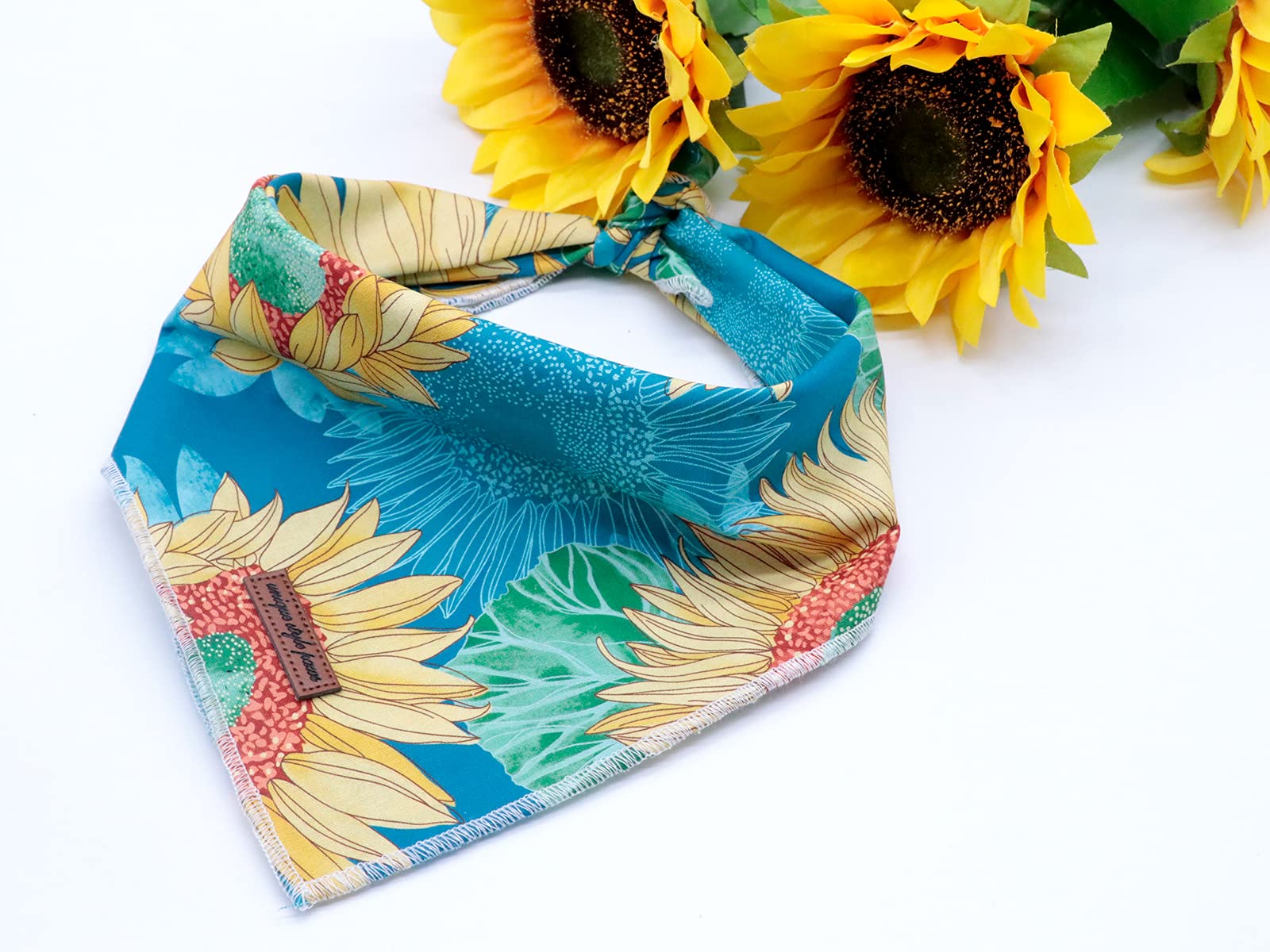 Unique Style Paws Dog Bandana, Sunflower Print 1Pc Washable Square Dog Scarfs For Small Medium Large Dogs Adjustable Dogs Bib Sc