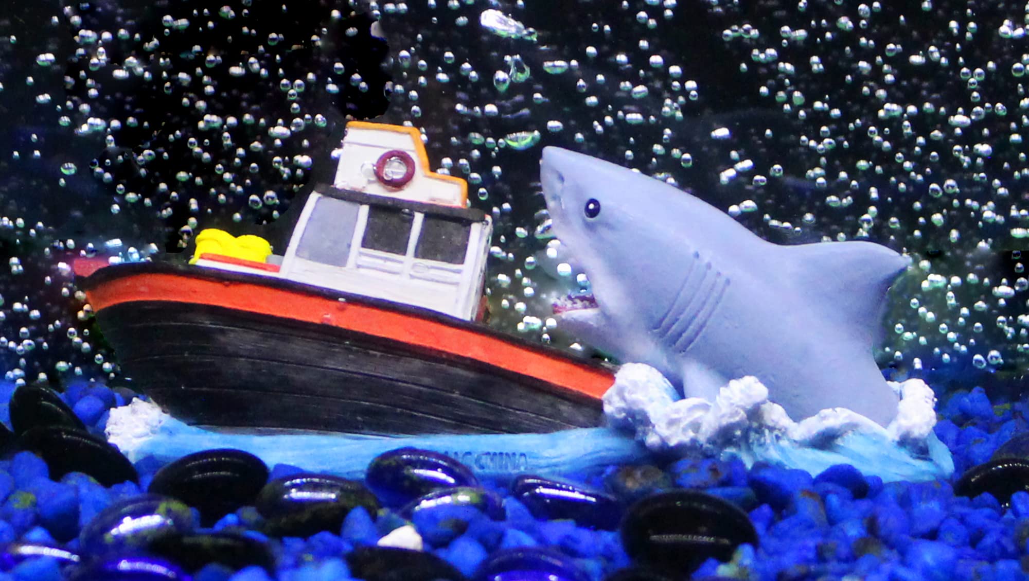 Penn-Plax Jaws Officially Licensed Aquarium Decoration - Boat Attack - Safe For Freshwater And Saltwater Fish Tanks - Small