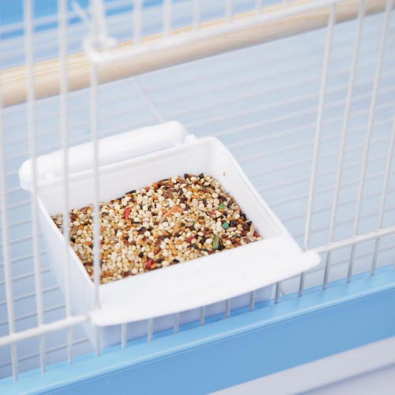 Prevue Hendryx Triple Roof Cockatiel Cage, Blue And White