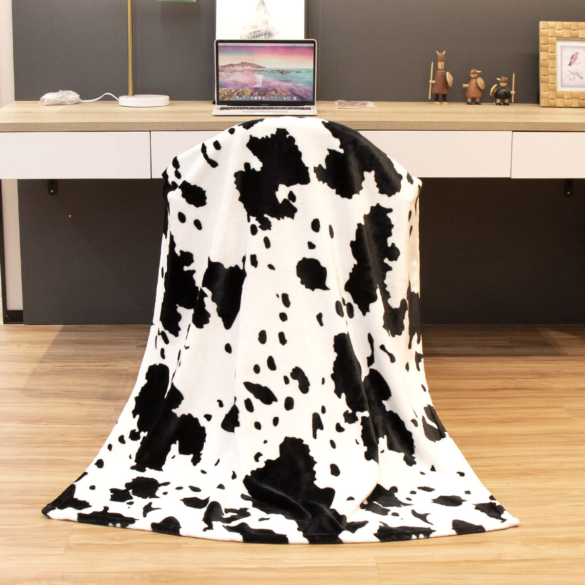 Fuzzy Black Cow Print Blanket Adult Baby Soft Warm Cozy Fleece Cat And Dog Blanket Soft & Warm Fleece Flannel Pet Blanket, Great Pet Throw(40 * 50In)