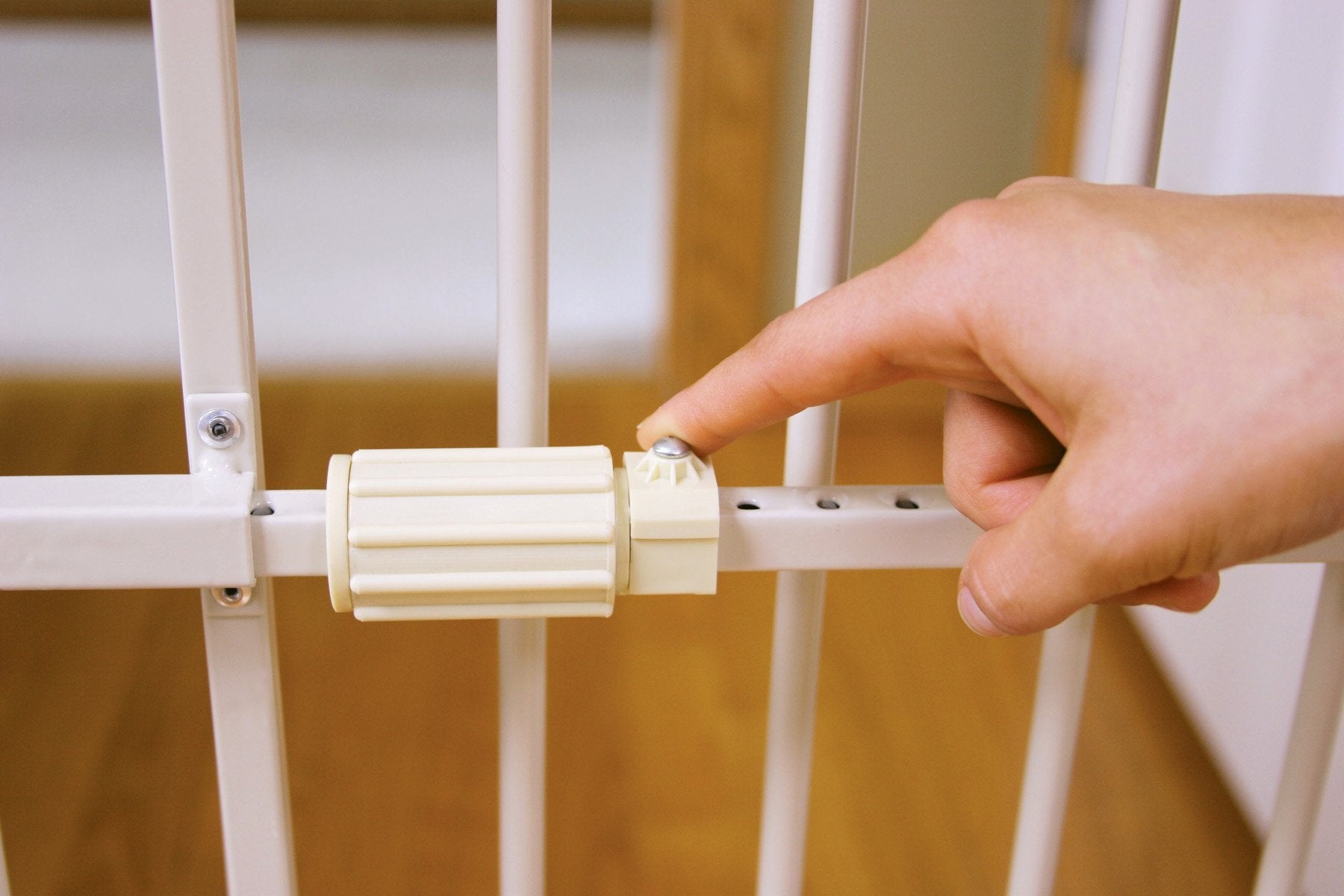 Carlson Lil Tuffy Metal Expandable Gate White, 38 X 1 X 18