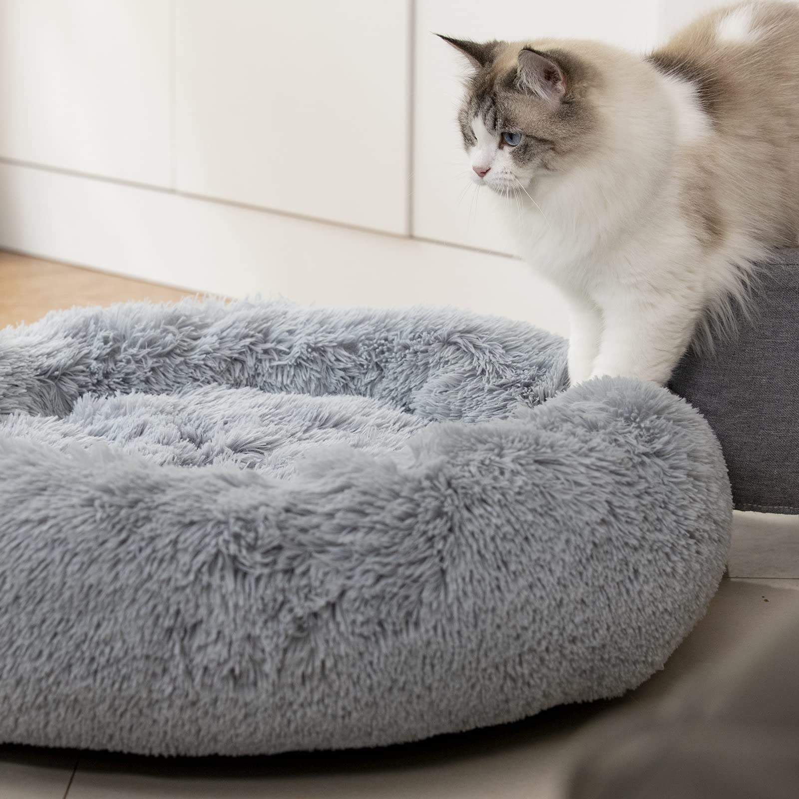 Raimaiso Anti Anxiety Round Fluffy Plush Faux Fur Warm Washable Dog Bed & Cat Bed, Original Bed For Small Medium Large Pets,Used