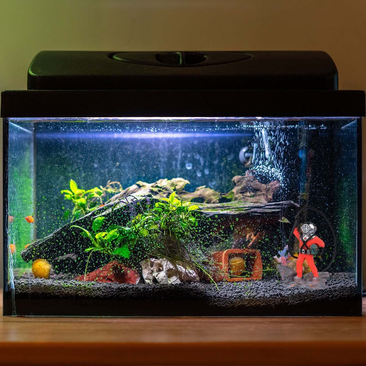 Wolfride Fish Tank Bubbler Decorations Aquarium Diver Ornament Scuba Diving Fish Tank Ornament，Red