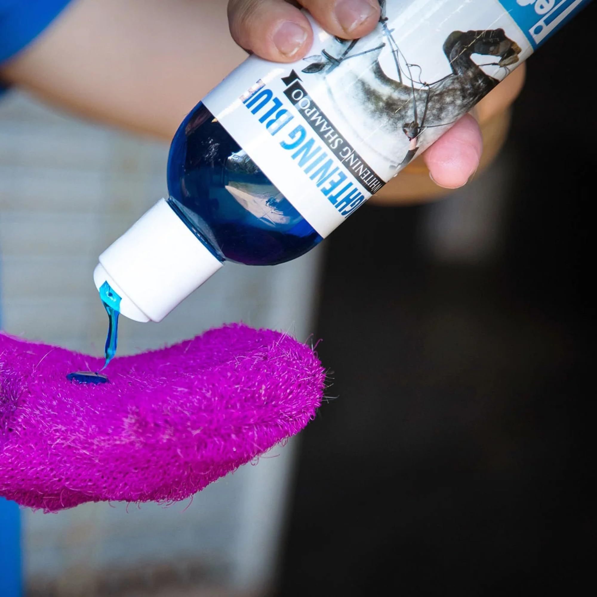 Jeffers Equine Brightening Blue Shampoo For Horses, 16 Oz - Stain Remover, Coconut Oil, Aloe, Gentle Grooming, Detergent - Free,