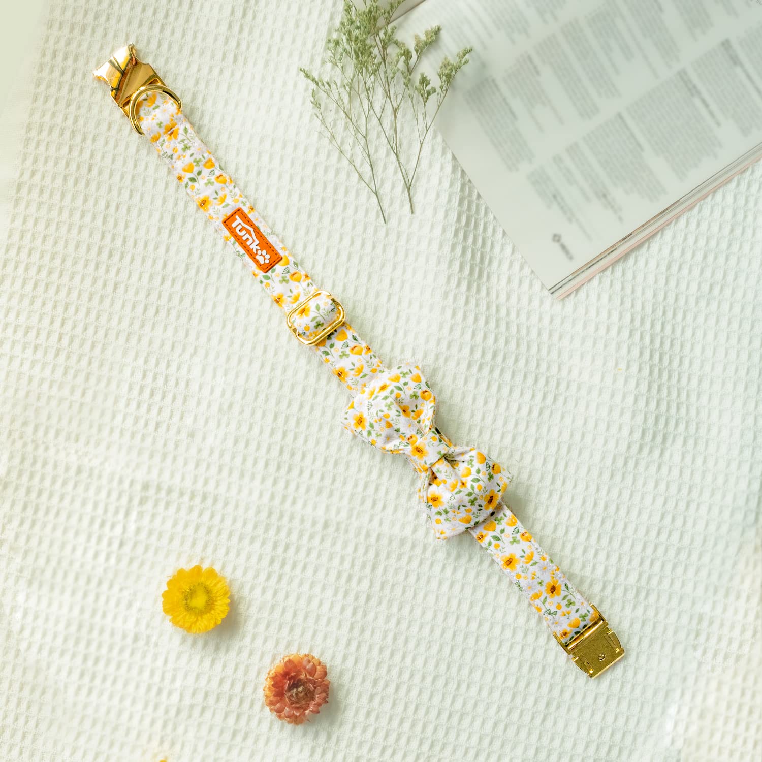 Tunkoo Dog Collar Floral With Elegant Bow Tie Soft Comfy Cotton Adjustable Collar, Premium Metal Buckle For Puppy And Cat Small Medium Large(Daisy Flowers,S)