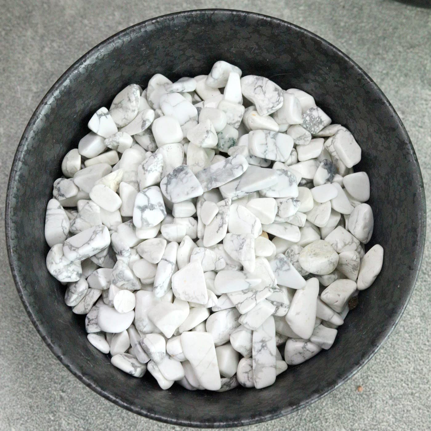1Lb Howlite Aquarium Gravel Rocks Natural Tumbled Healing Crystal Chips Bulk Gemstones Crushed Stones For Fountain Vase Filler Planters Decorative Fish Tank Potted Reiki Energy Balancing