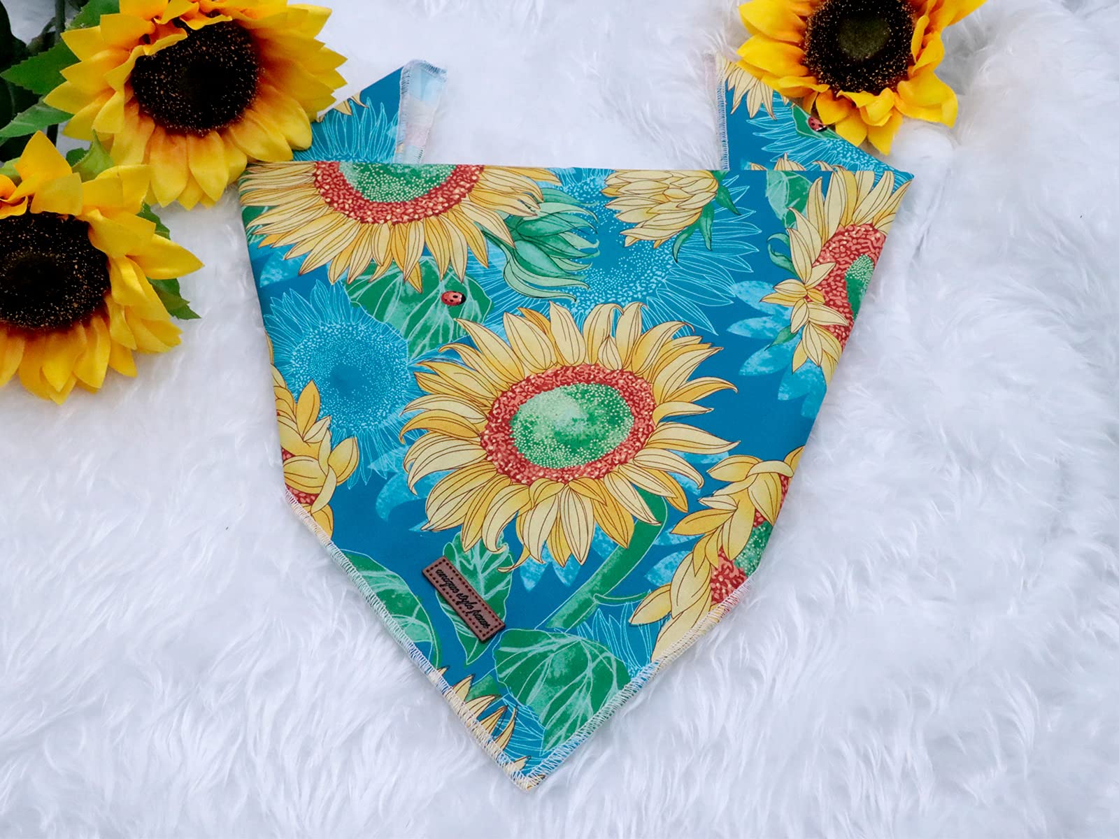 Unique Style Paws Dog Bandana, Sunflower Print 1Pc Washable Square Dog Scarfs For Small Medium Large Dogs Adjustable Dogs Bib Sc