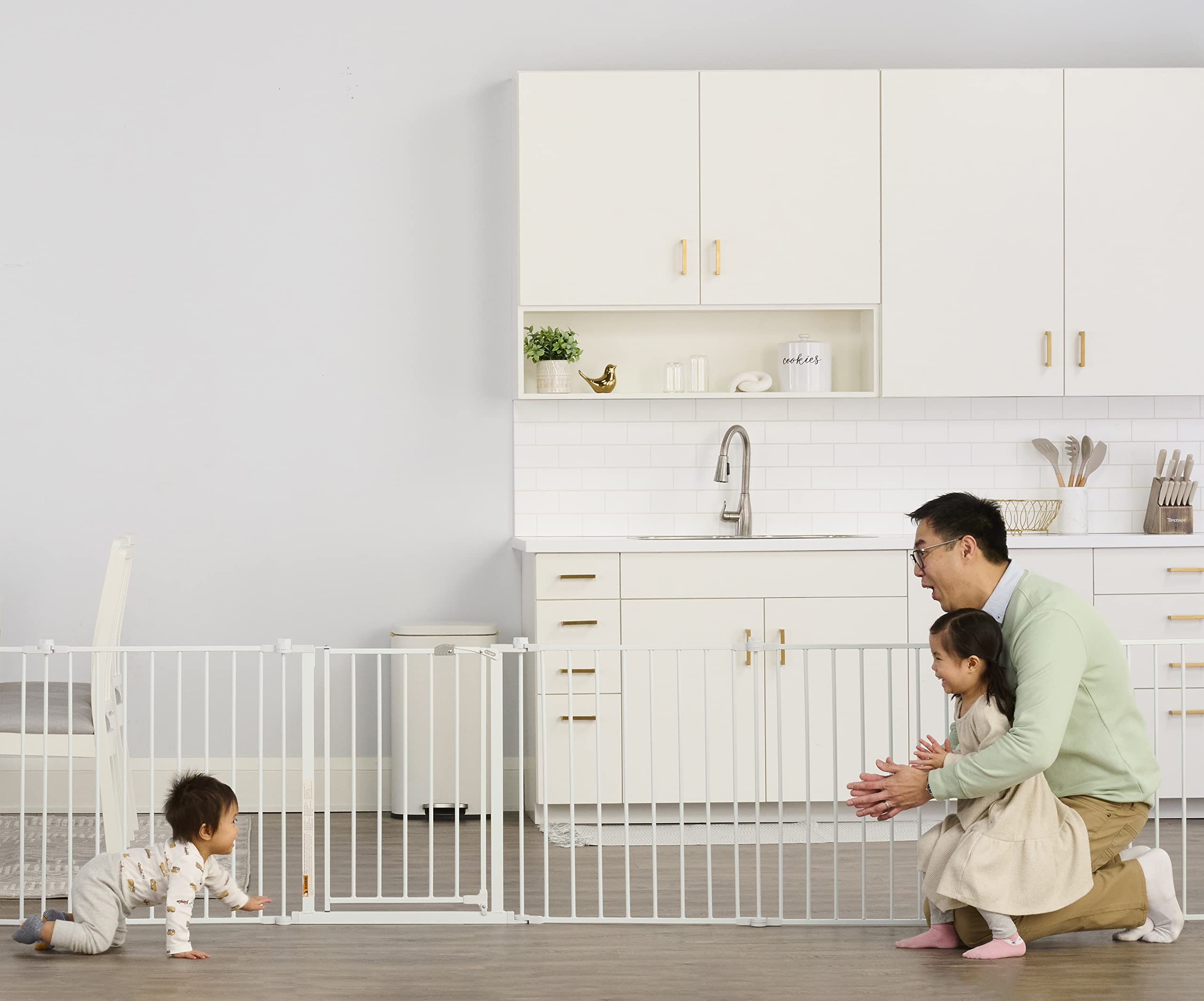 Regalo 194-Inch Super Wide Adjustable Baby Gate and Play Yard, 2-In-1, Bonus Kit, Includes 4 Pack of Wall Mounts