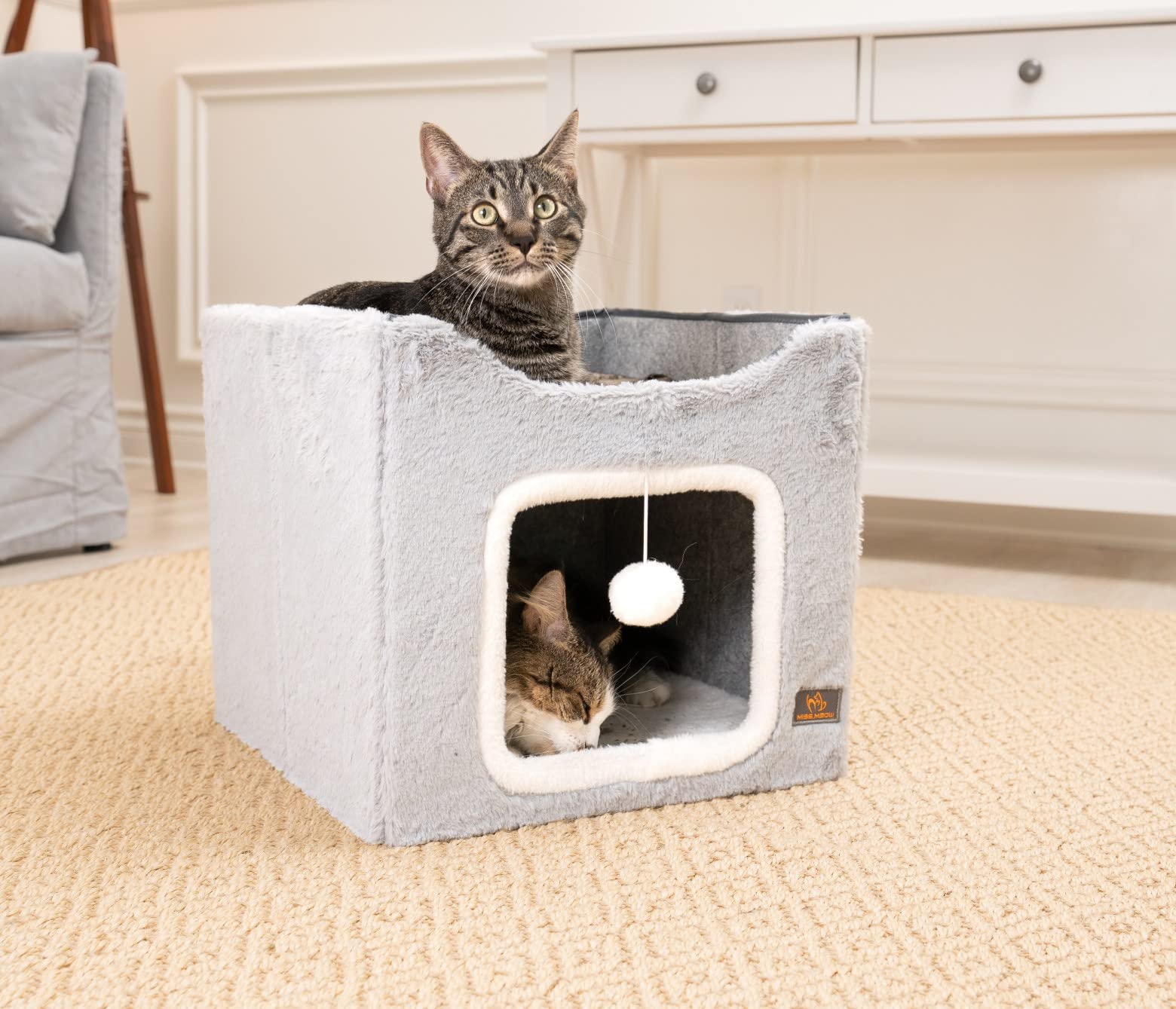 Miss Meow Cat Bed For Indoor Cats,Medium Large Cats Cave Bed,Machine Washable Slip Resistant Bottom,Ultra Soft Plush Cushion (Gray Fleece House)