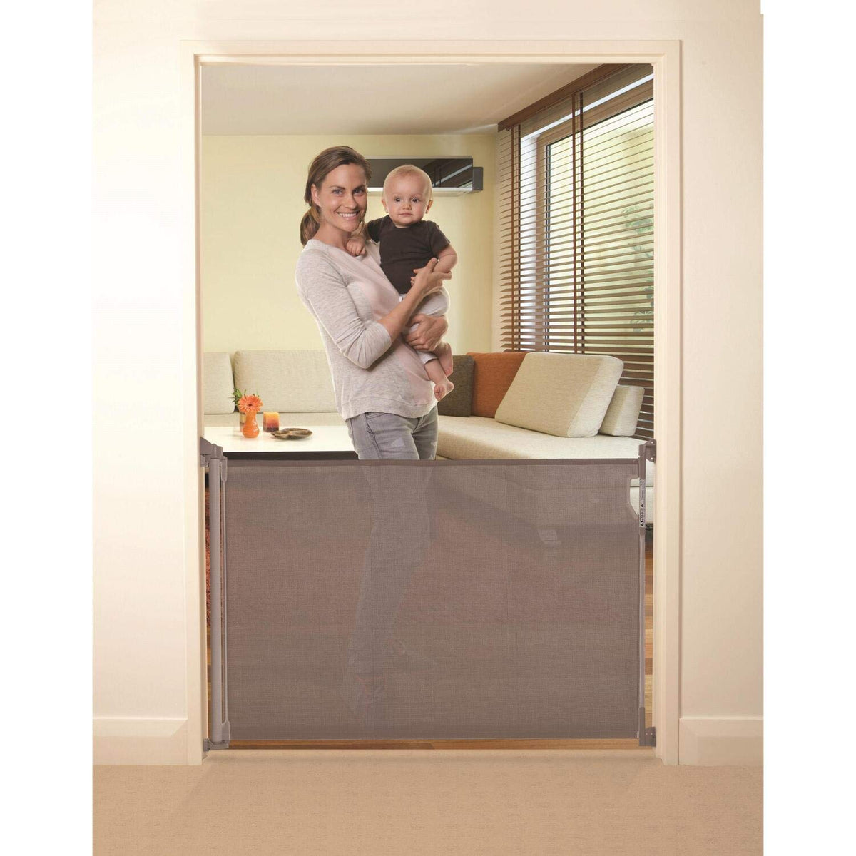 Dreambaby Indoor/Outdoor Retractable Gate