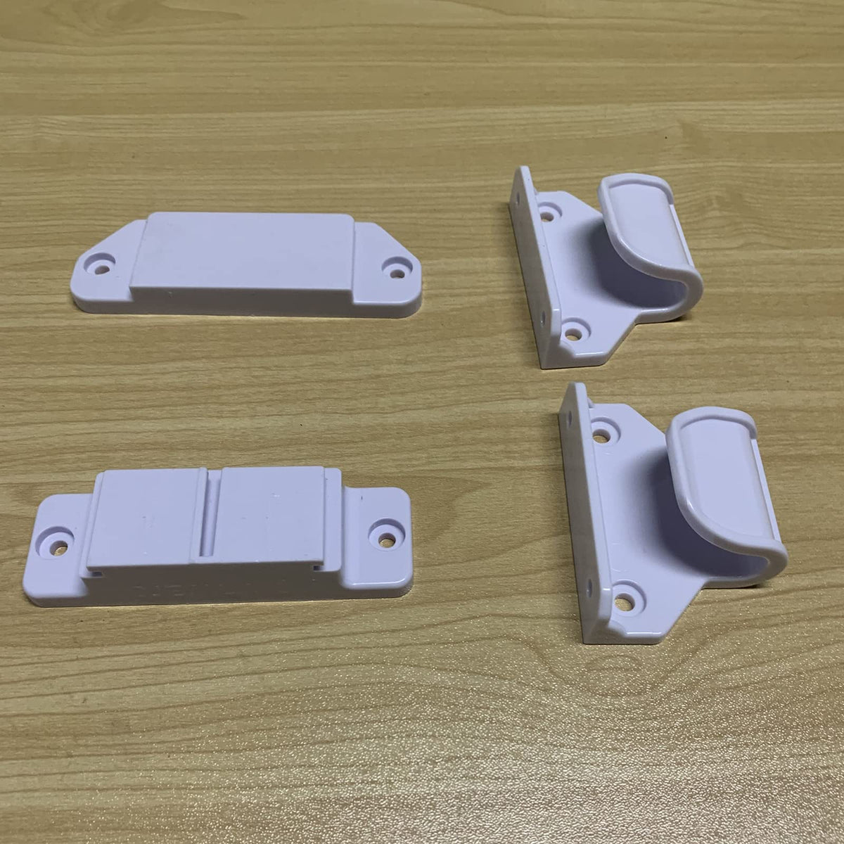 Wiscky Baby Gates Parts - 2 Pcs Gate Mounts & 2 Pcs Catch Mounts (White)