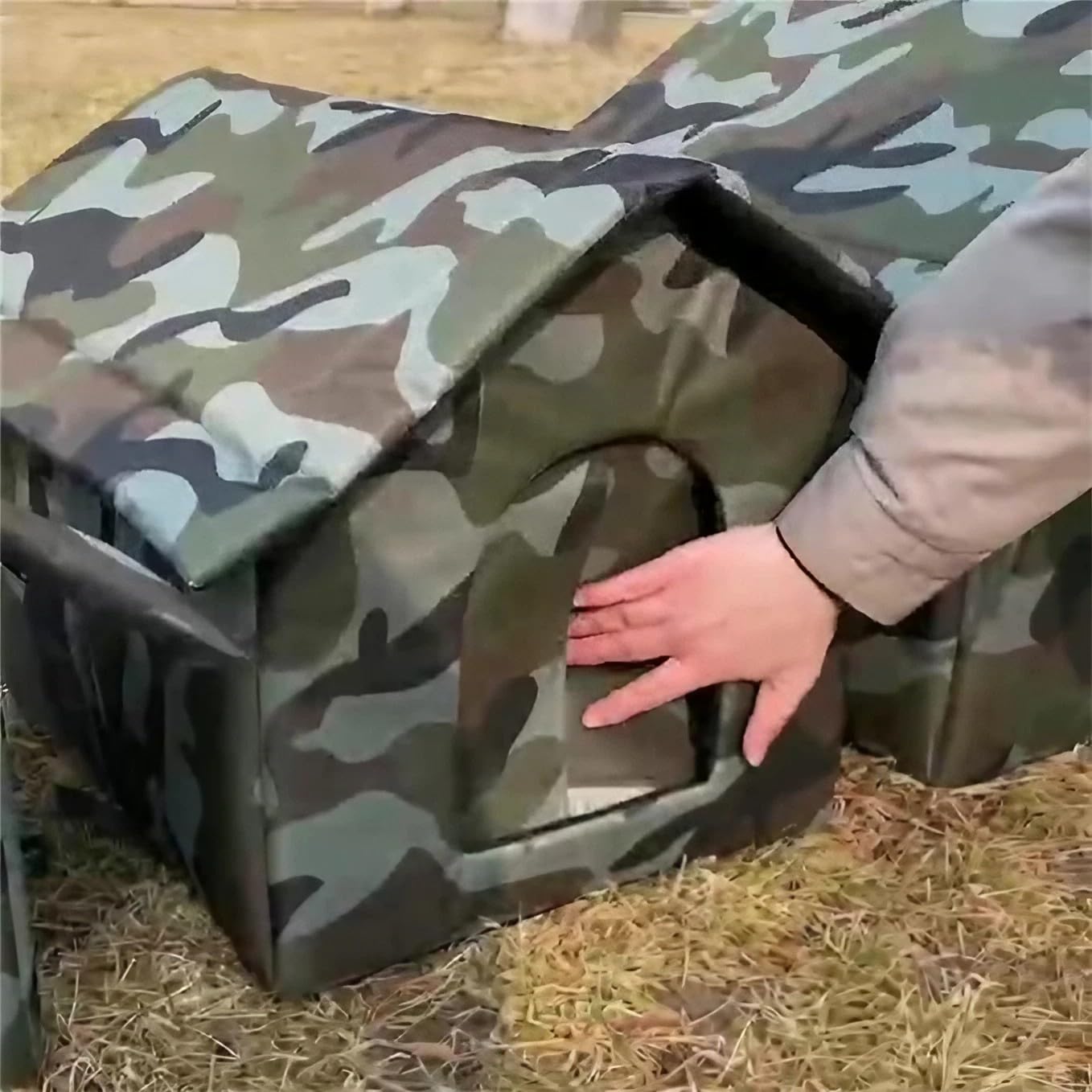 Chris Good Feral Cat House, Cat House Outdoor, Waterproof Shelter For Stray Cats, Weatherproof For Winter (Camo, Medium)
