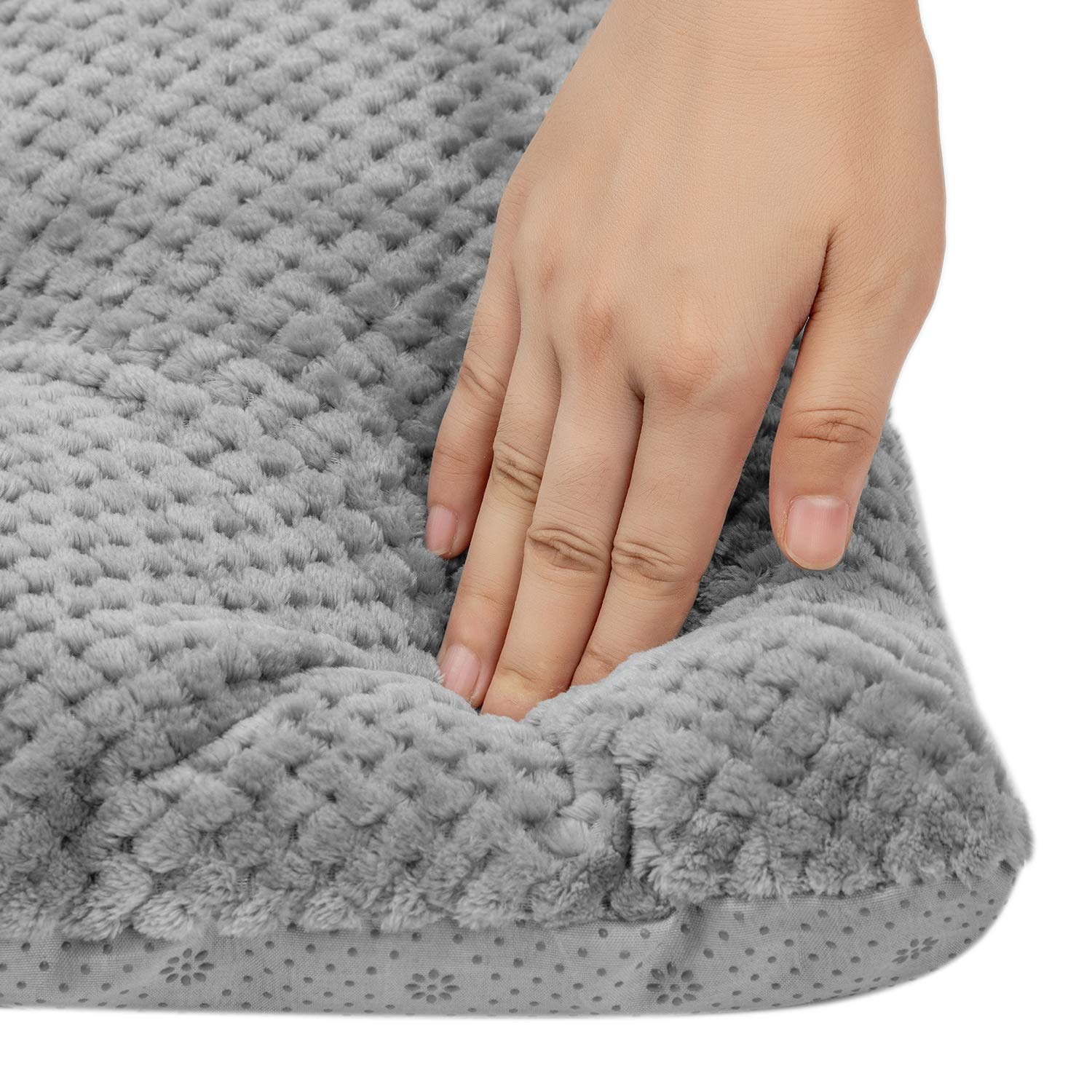 Wonder Miracle Fuzzy Deluxe Pet Beds, Super Plush Dog Or Cat Beds Ideal For Dog Crates, Machine Wash & Dryer Friendly (23' X 35', L-Pearl Grey)