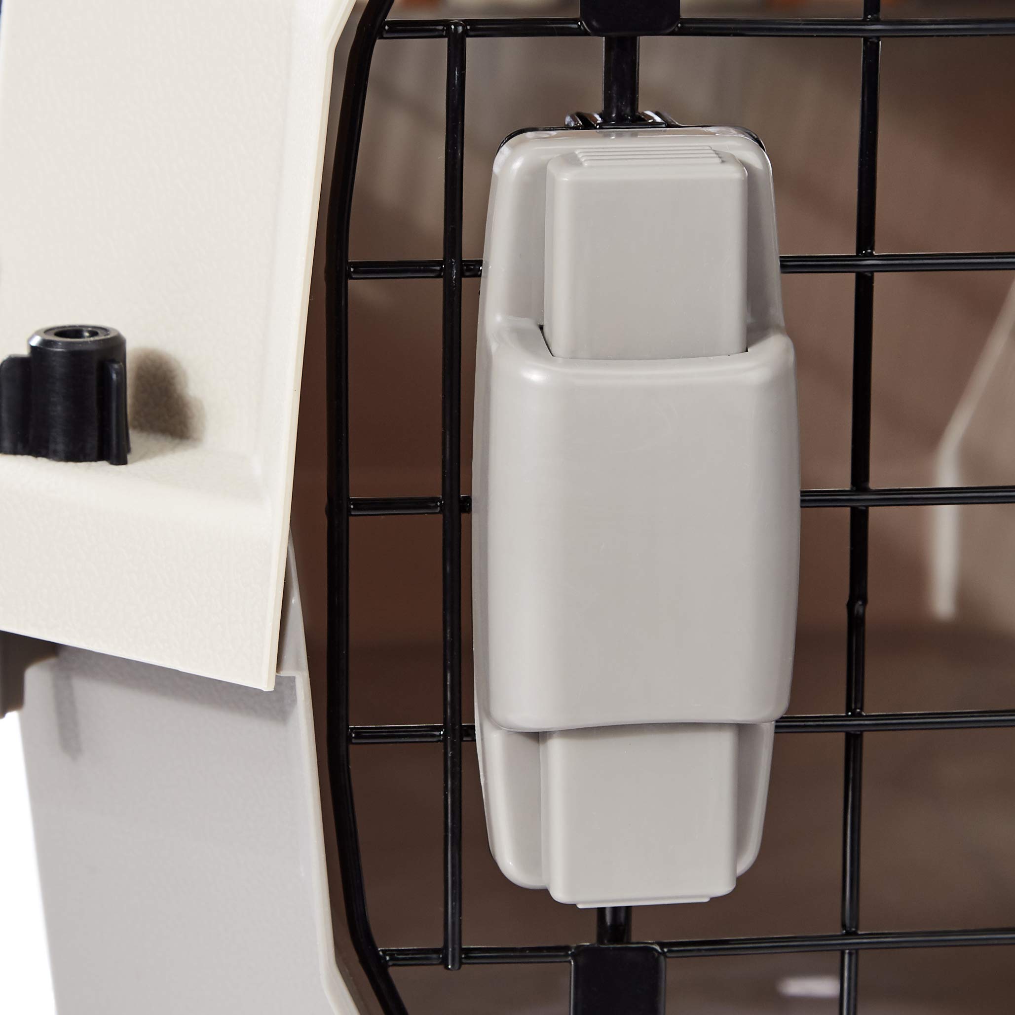 Amazon Basics Hard-Sided Dog And Cat Kennel Single-Door Travel Pet Carrier With Metal Wire Ventilation, 23.6''L X 15.7''W X 13.0