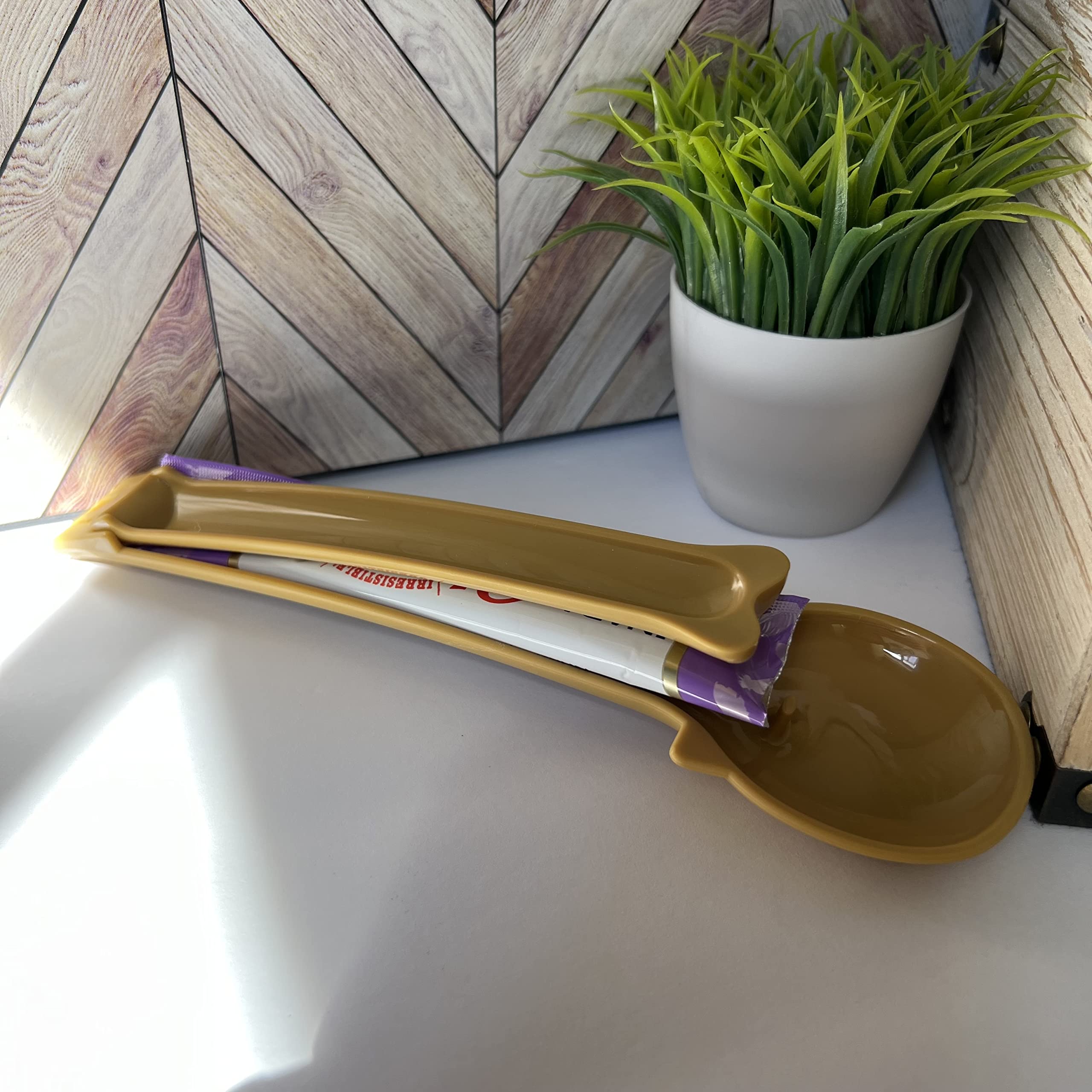Cat Treat Dispenser - Wet Treat Squeezer for Puree & Bisque, Green