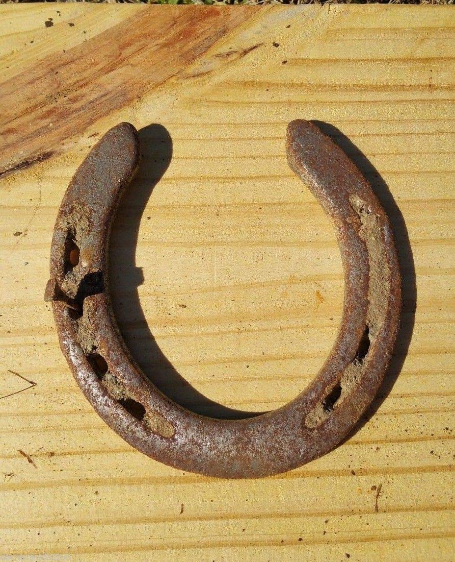 Wonder Care Horseshoe Authentic Used Horseshoe Good Luck Charm Rustic Auspicious Lucky Gift Cast Iron Real Horseshoe for Wall De