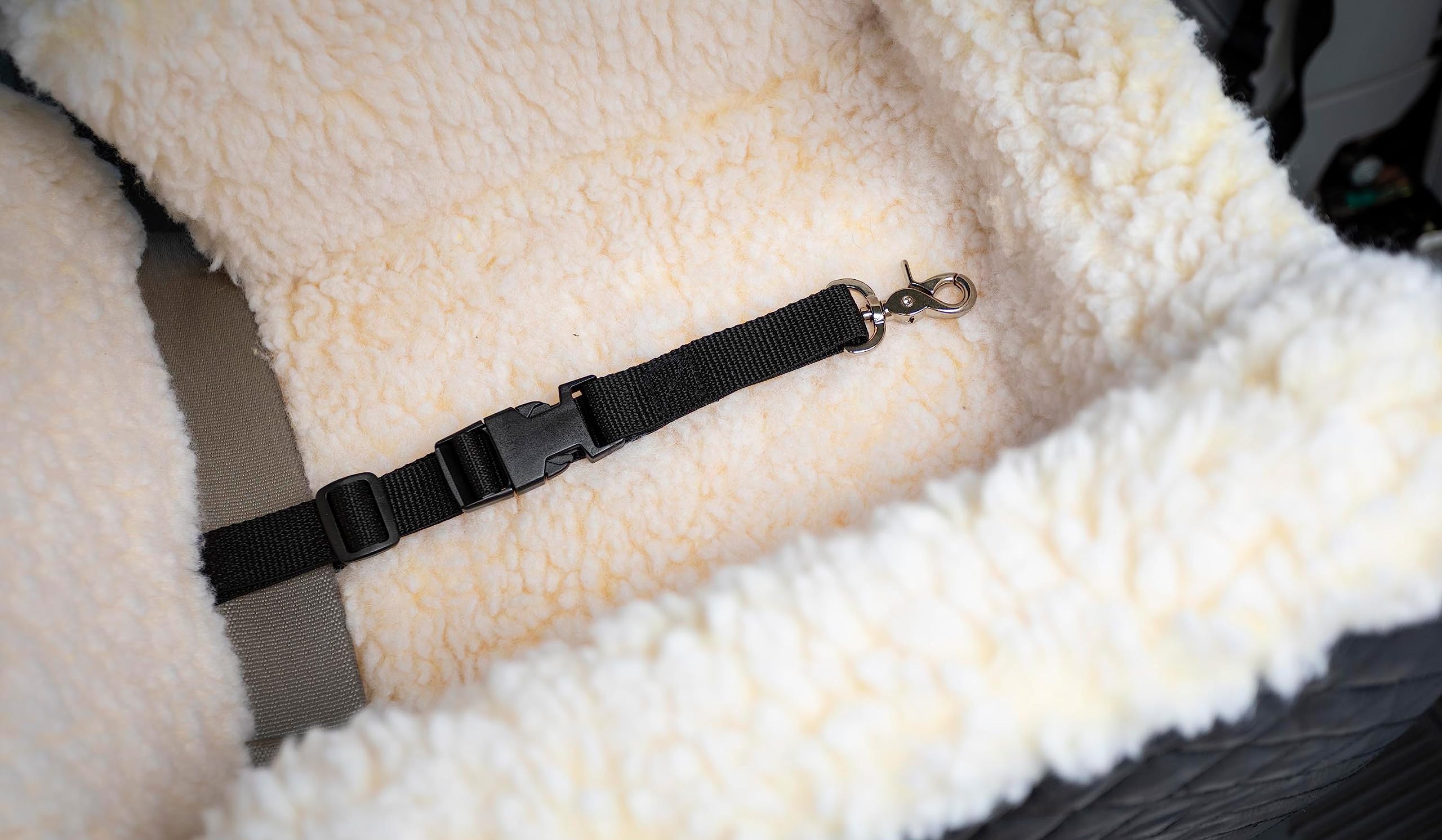 Snoozer Dog Car Seat, Lookout I Dog Booster Car Seat For Small Dogs Under 25Lbs, Size: Medium, Fabric: Black Quilted, Pet Car Seat To Alleviate Car Sickness For Dogs, Removable Machine Washable Cover