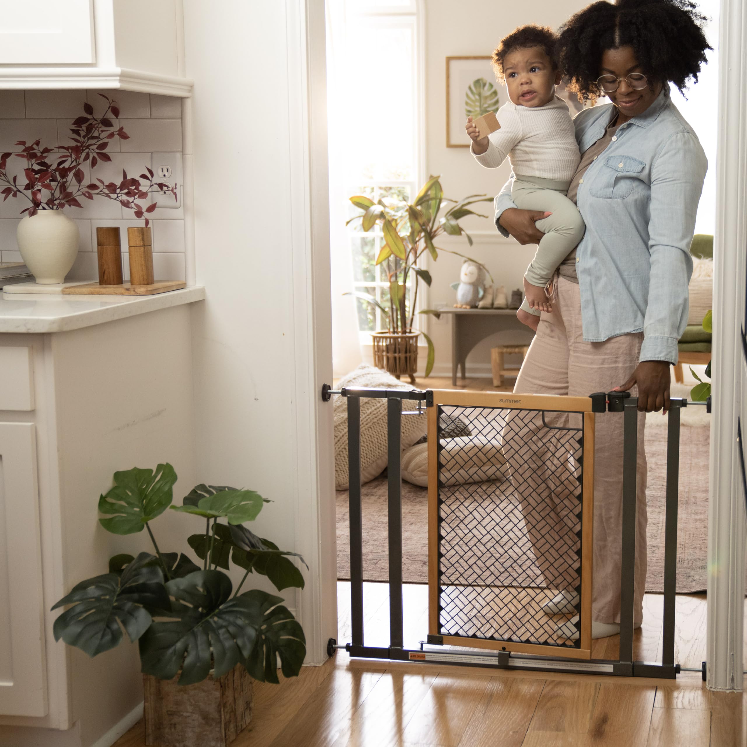 Summer Infant by Ingenuity The Doorway 36S Series Safety Pet and Baby Gate, 28''-36'' Wide, 26'' Tall, Pressure or Hardware Moun