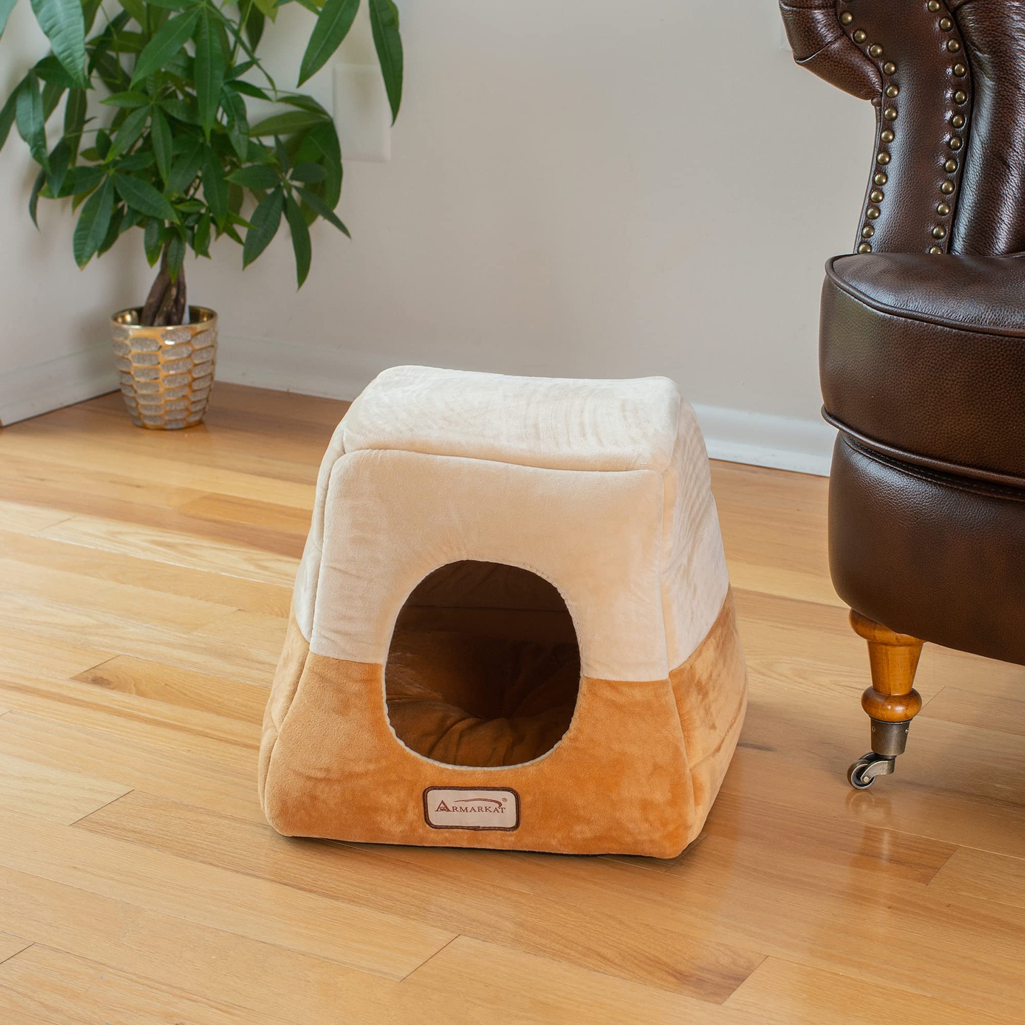 Armarkat 16-Inch by 16-Inch Cat Bed
