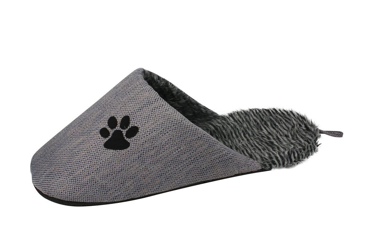 Pet Life 'Slip-On' Slipper Designer Shoe Pet Bed - Cat Bed Or Dog Bed With Inner Faux-Fur Lining Along Pet Mat And Interior