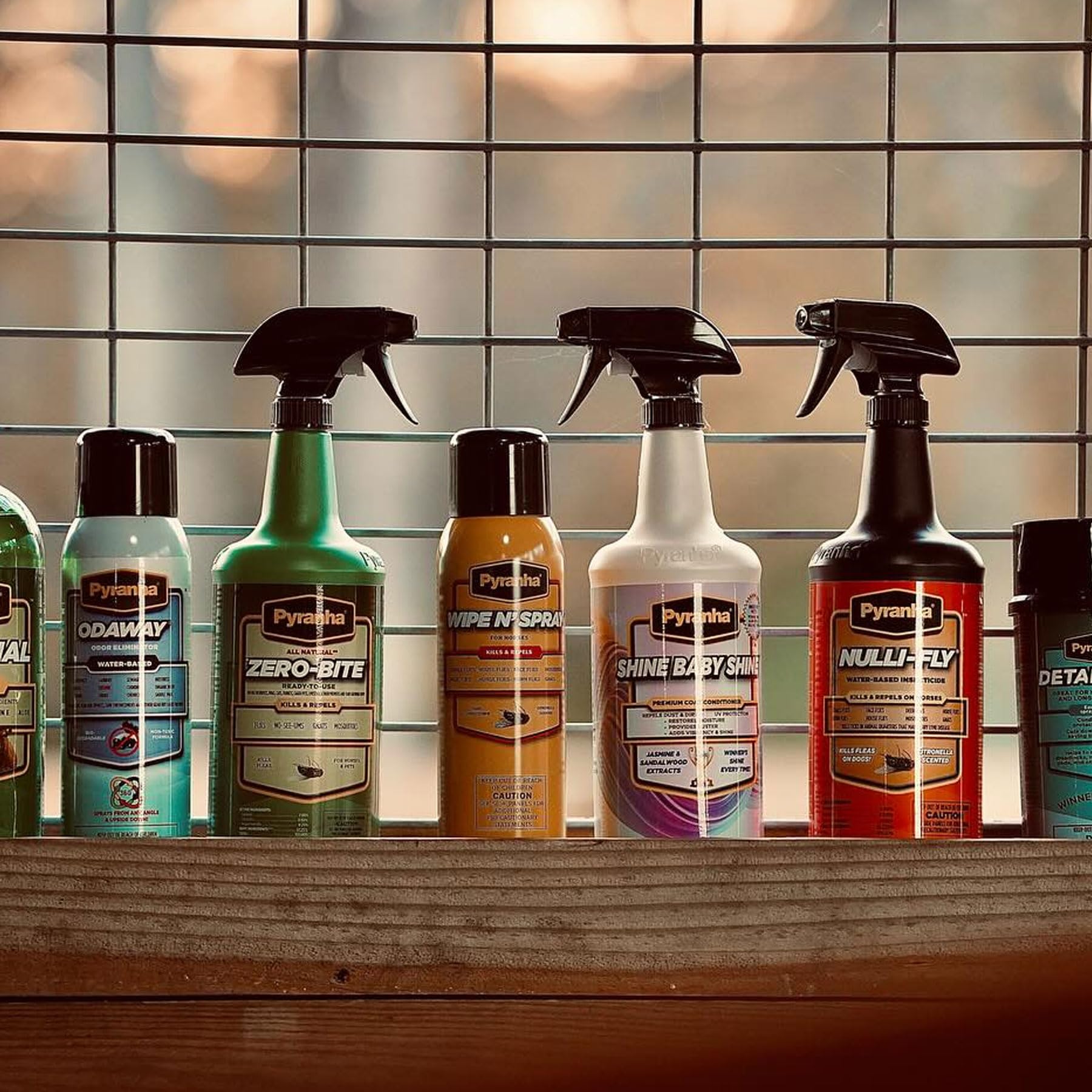 PYRANHA Wipe N Spray for Horses - Oil-Based Long Lasting Fly Control Repels Horn, Deer, Horse, House, Stable, & Face Flies, Tic