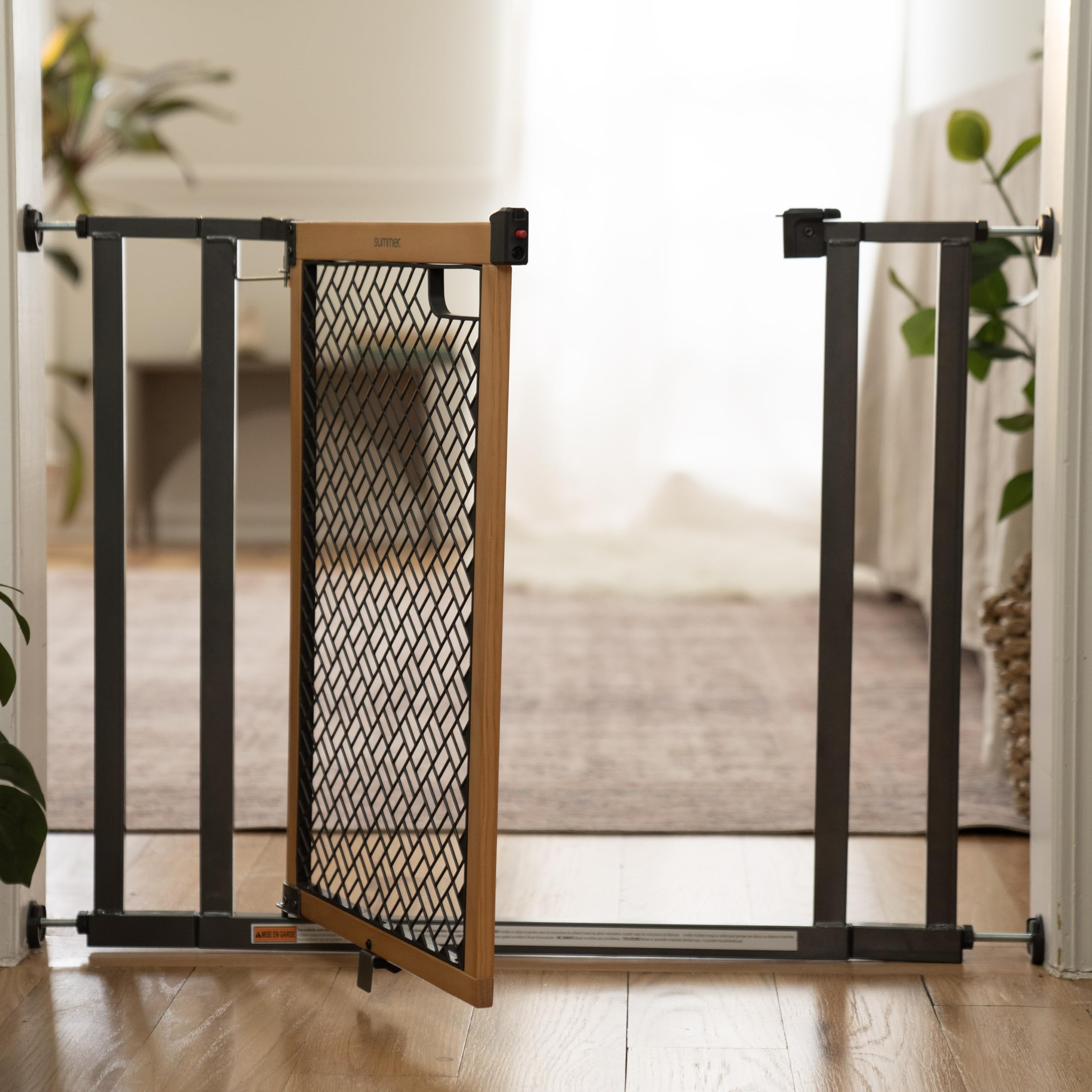 Summer Infant by Ingenuity The Doorway 36S Series Safety Pet and Baby Gate, 28''-36'' Wide, 26'' Tall, Pressure or Hardware Moun
