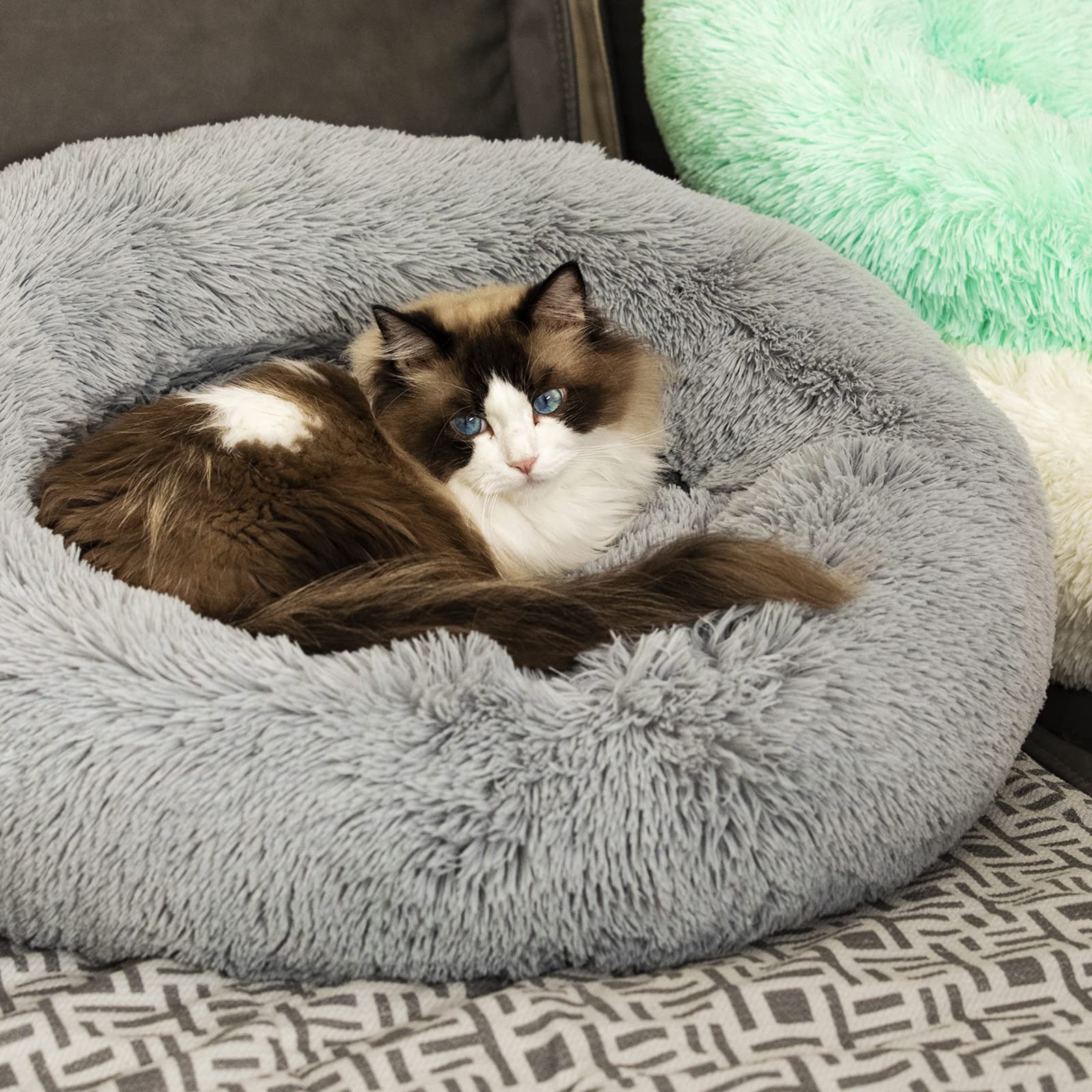 Raimaiso Anti Anxiety Round Fluffy Plush Faux Fur Warm Washable Dog Bed & Cat Bed, Original Bed For Small Medium Large Pets,Used