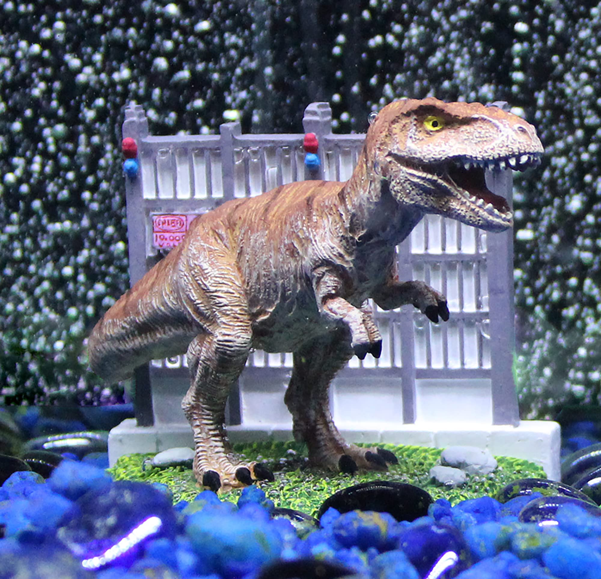 Penn-Plax Jurassic Park Officially Licensed Aquarium Decoration – T-Rex Escaping From Paddock – Safe For Freshwater And Saltwater Fish Tanks – Small