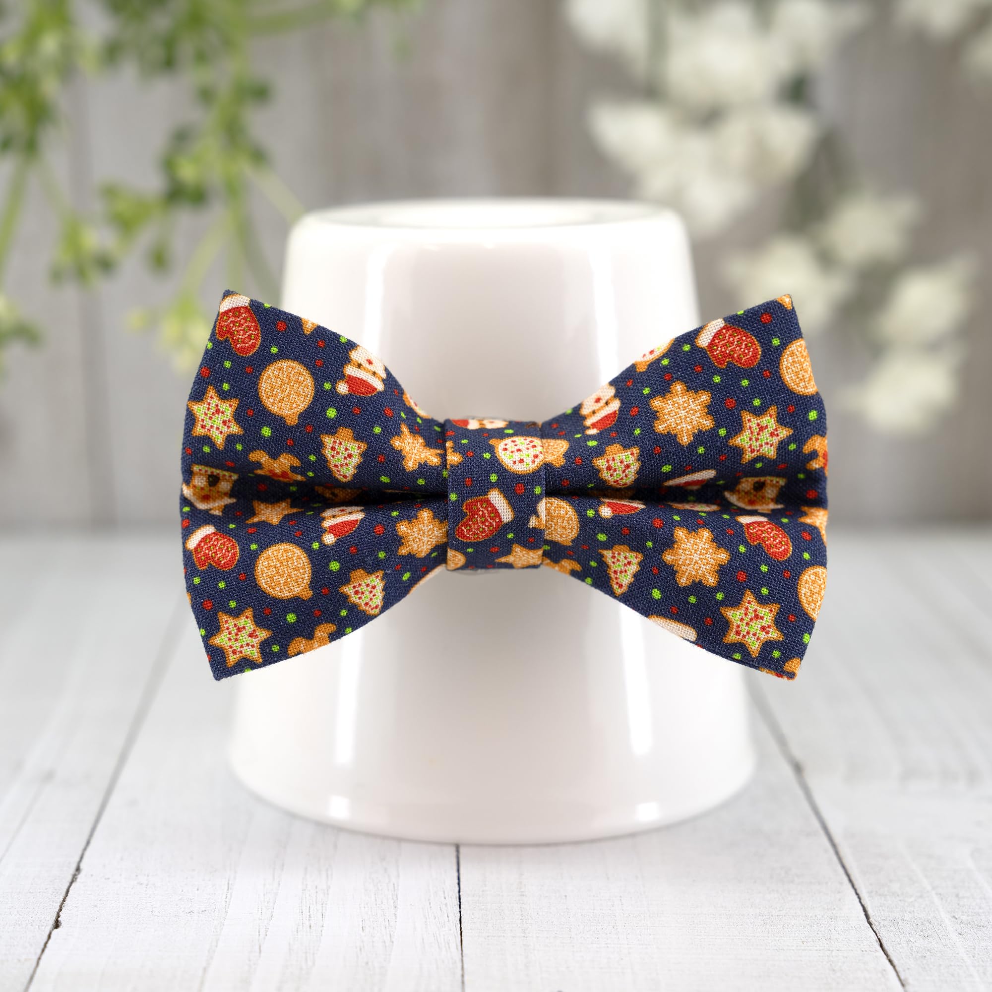Ultra Joys Breakaway Cat Collar, Kittens - Boy & Girl Cat Collars With Bell & Bowtie Gingerbread Man Large