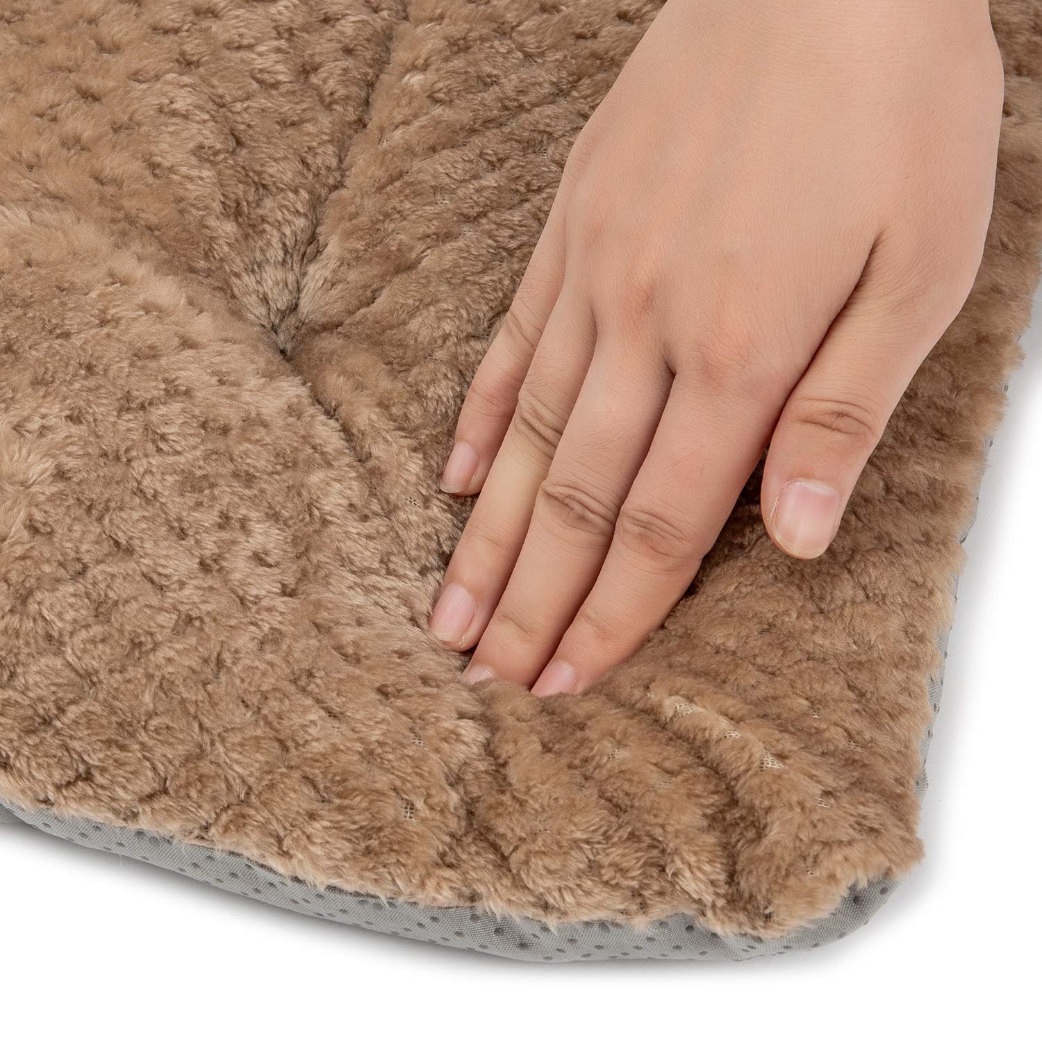 Wonder Miracle Fuzzy Deluxe Pet Beds, Super Plush Dog Or Cat Beds Ideal For Dog Crates, Machine Wash & Dryer Friendly (15' X 23', S-Mocha)