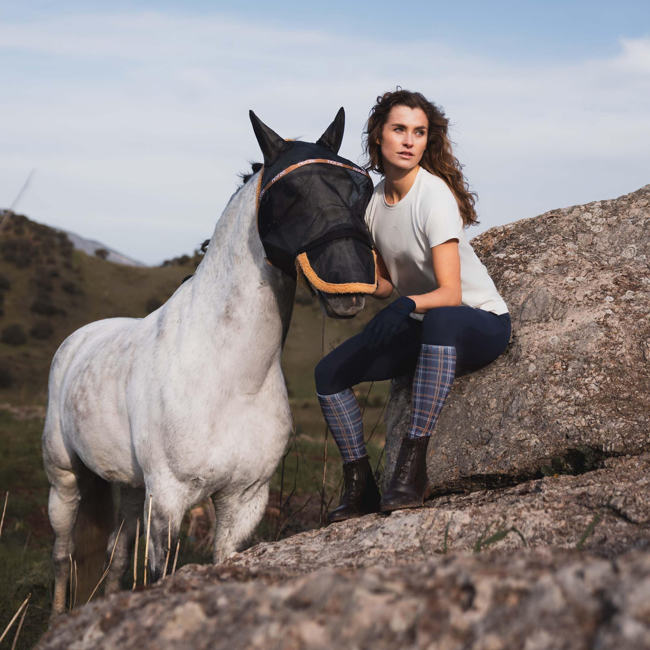 HORZE Wire-Framed Soft Mesh Fleece-Lined Fly Mask with UV Protection - Indian Tan - L