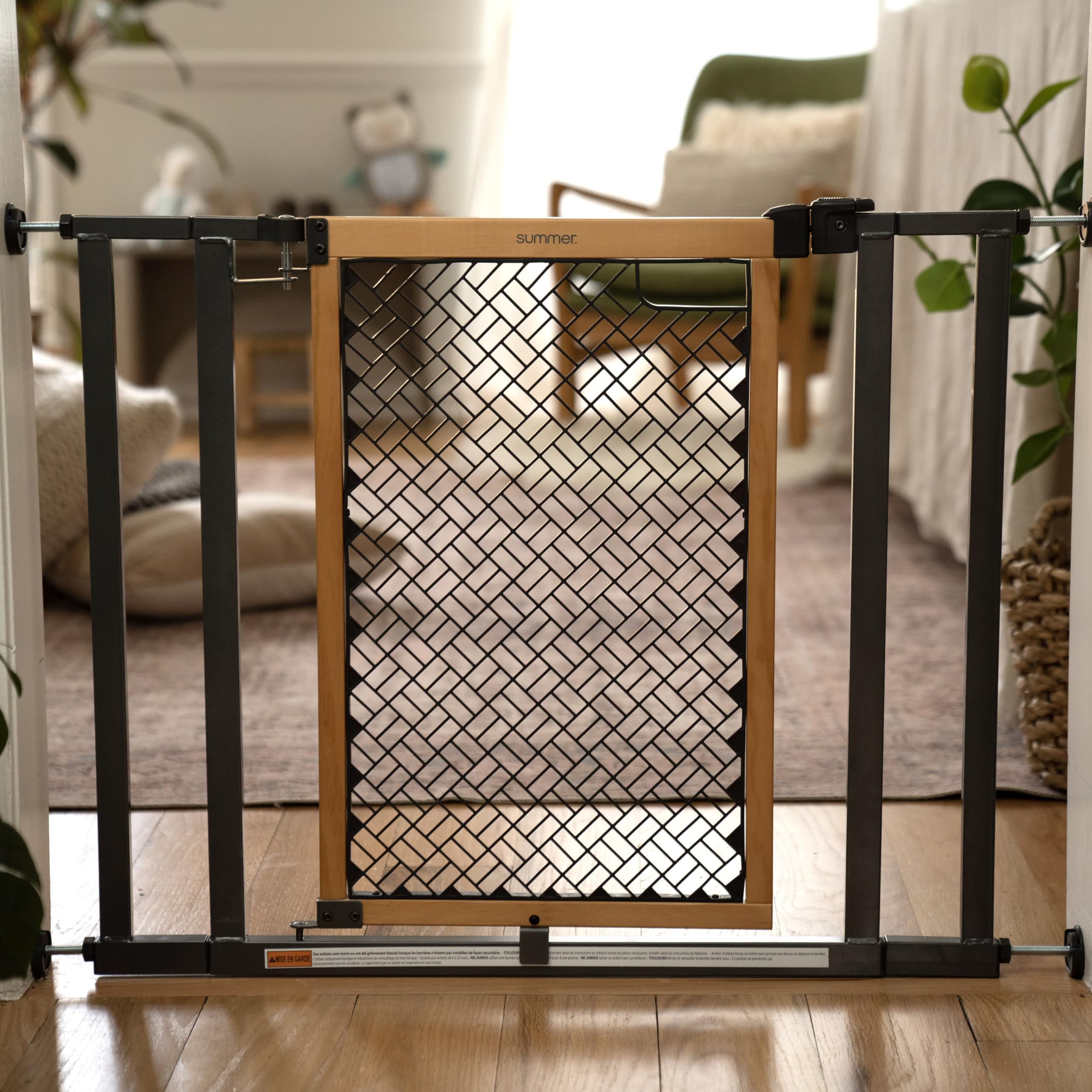 Summer Infant by Ingenuity The Doorway 36S Series Safety Pet and Baby Gate, 28''-36'' Wide, 26'' Tall, Pressure or Hardware Moun
