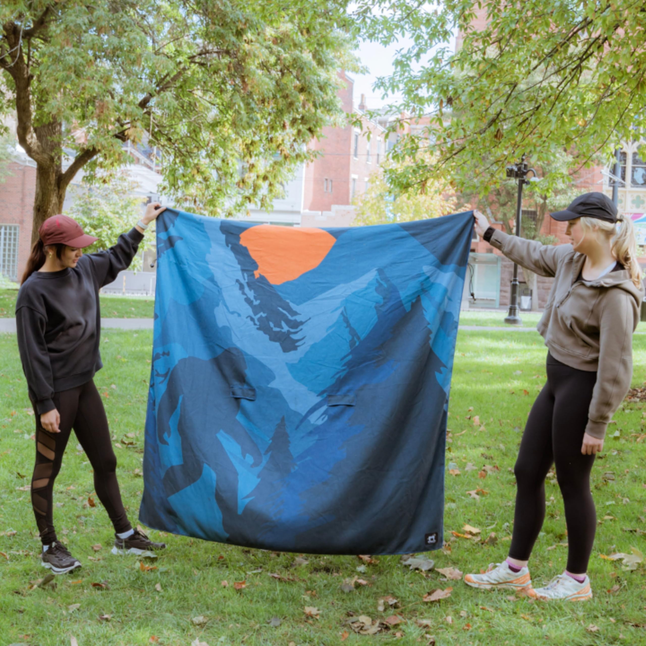 Sprints Party Size Towel, Rear Bench Protective Dog Car Seat Cover - Performance Microfiber(Big Foot'S Full Moon Mud Mess)