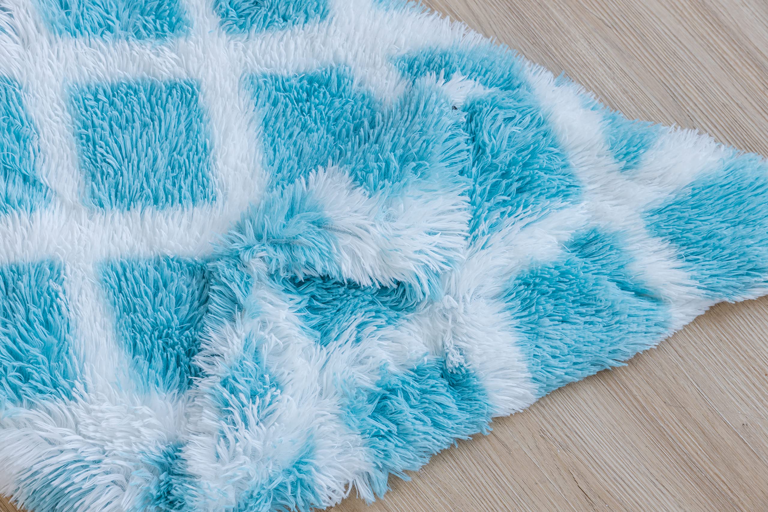 Pjyucien Fluffy Fleece Calming Pet Throw Blanket, Super Soft And Warm For Indoor Cats And Dogs, Large 30 * 40', Machine Washable, Blue Diamond Pattern, White Puppy Blanket
