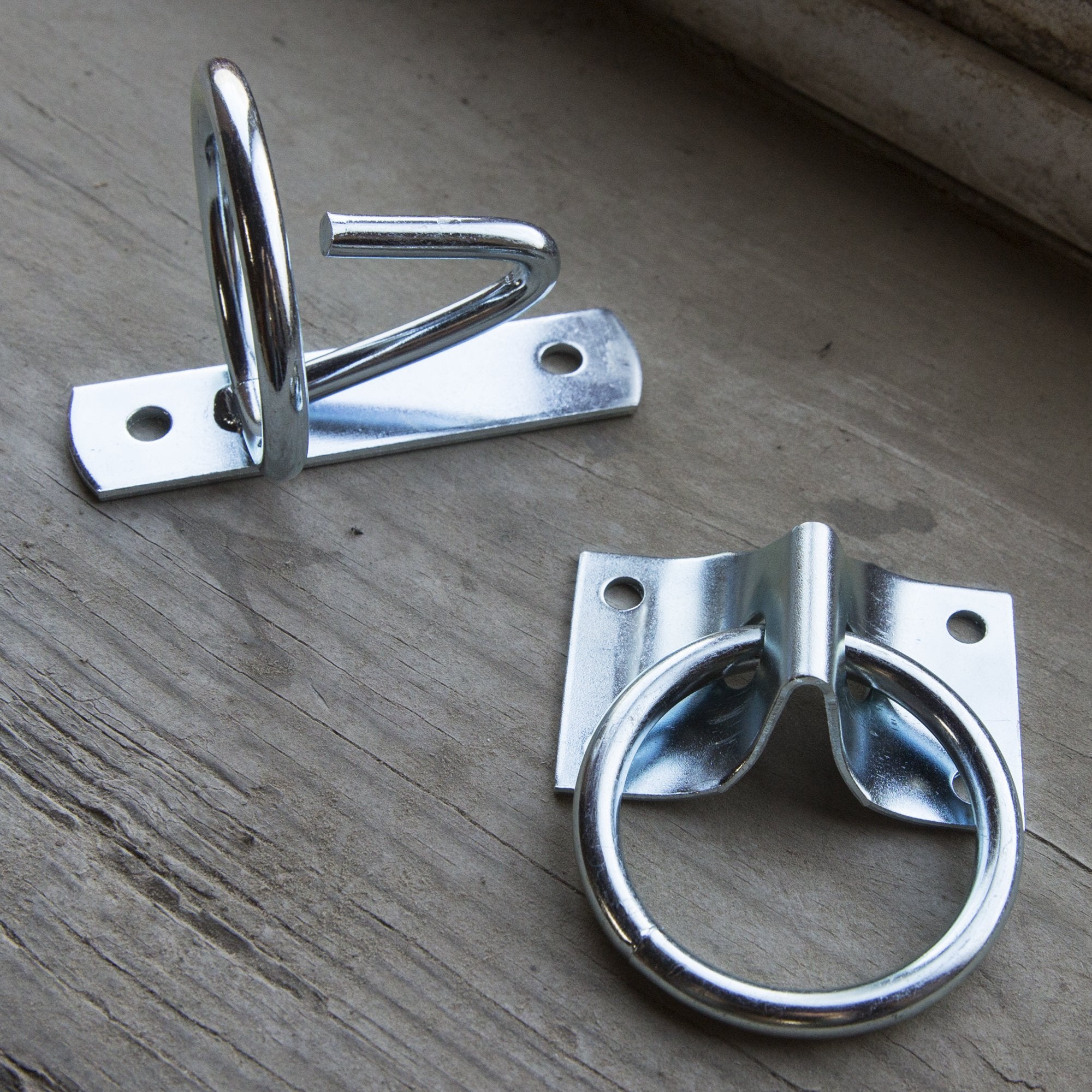 Intrepid International Equestrian Bucket Hook For Playful Horses