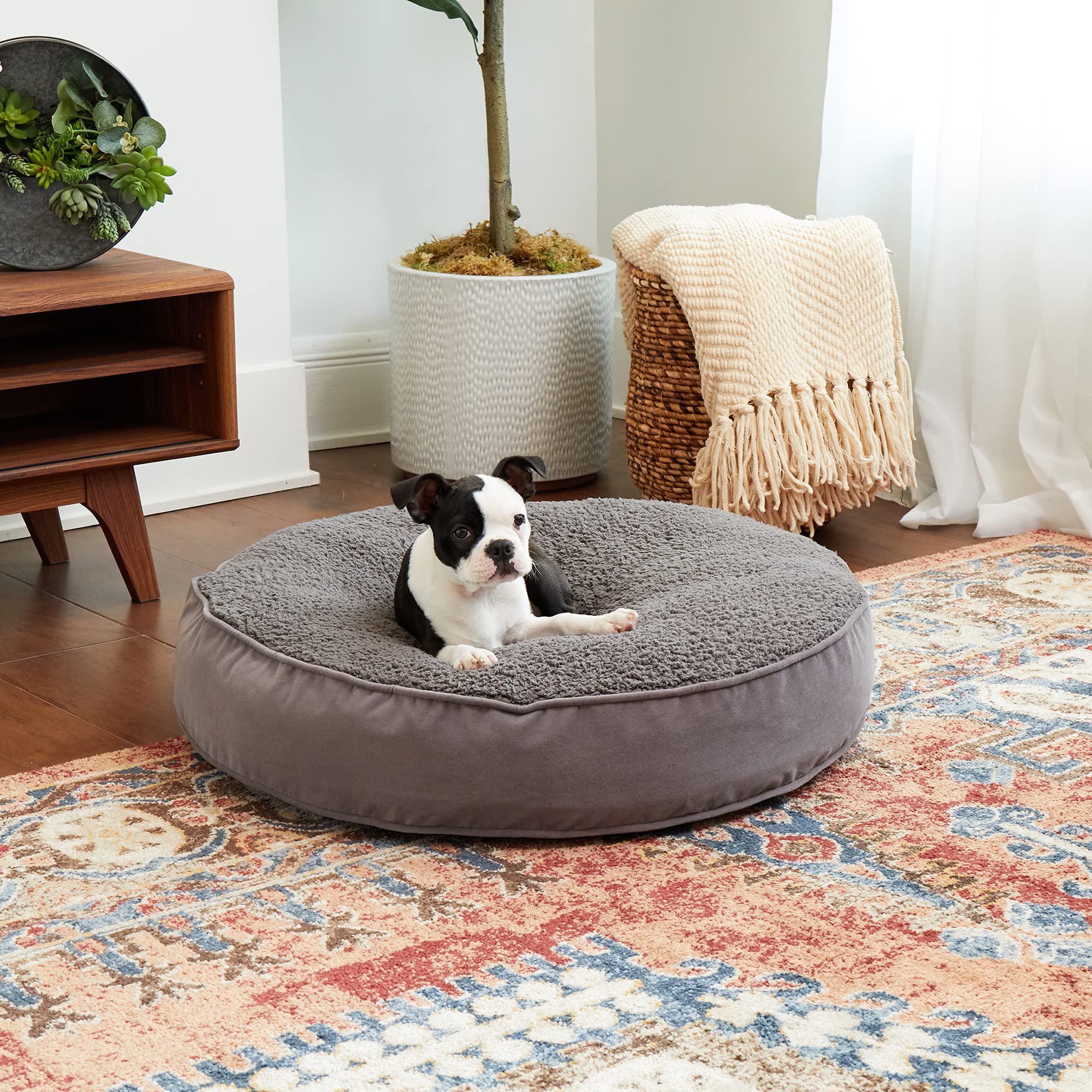 Happy Hounds Scout Deluxe Round Pillow Style Sherpa Dog Bed, Small (30 X 30 In.), Pewter