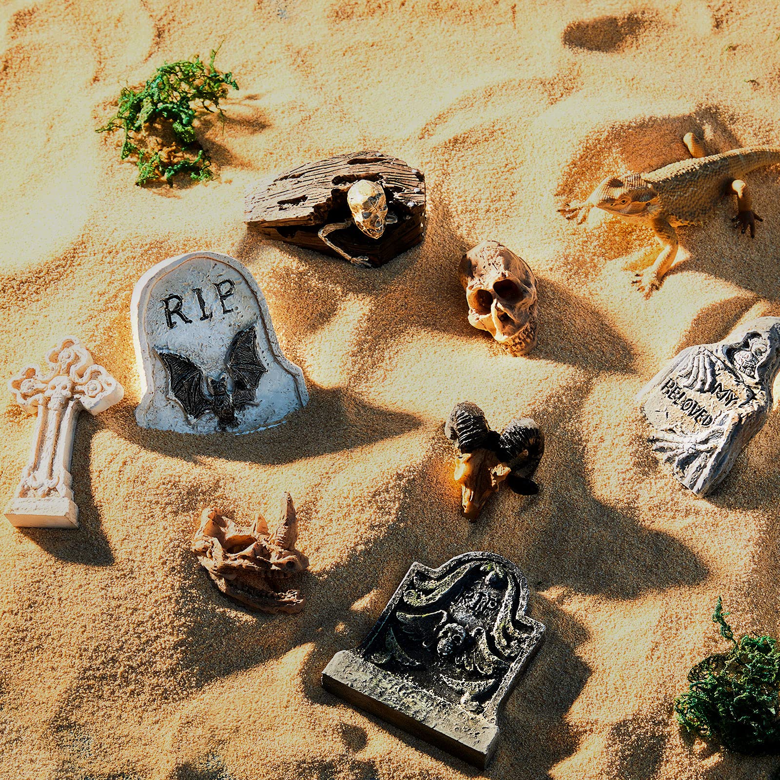 Yookeer Halloween Fish Tank Decor Halloween Aquarium Decor Terrarium Aquarium Skull Miniatures Resin for Village Collections Set