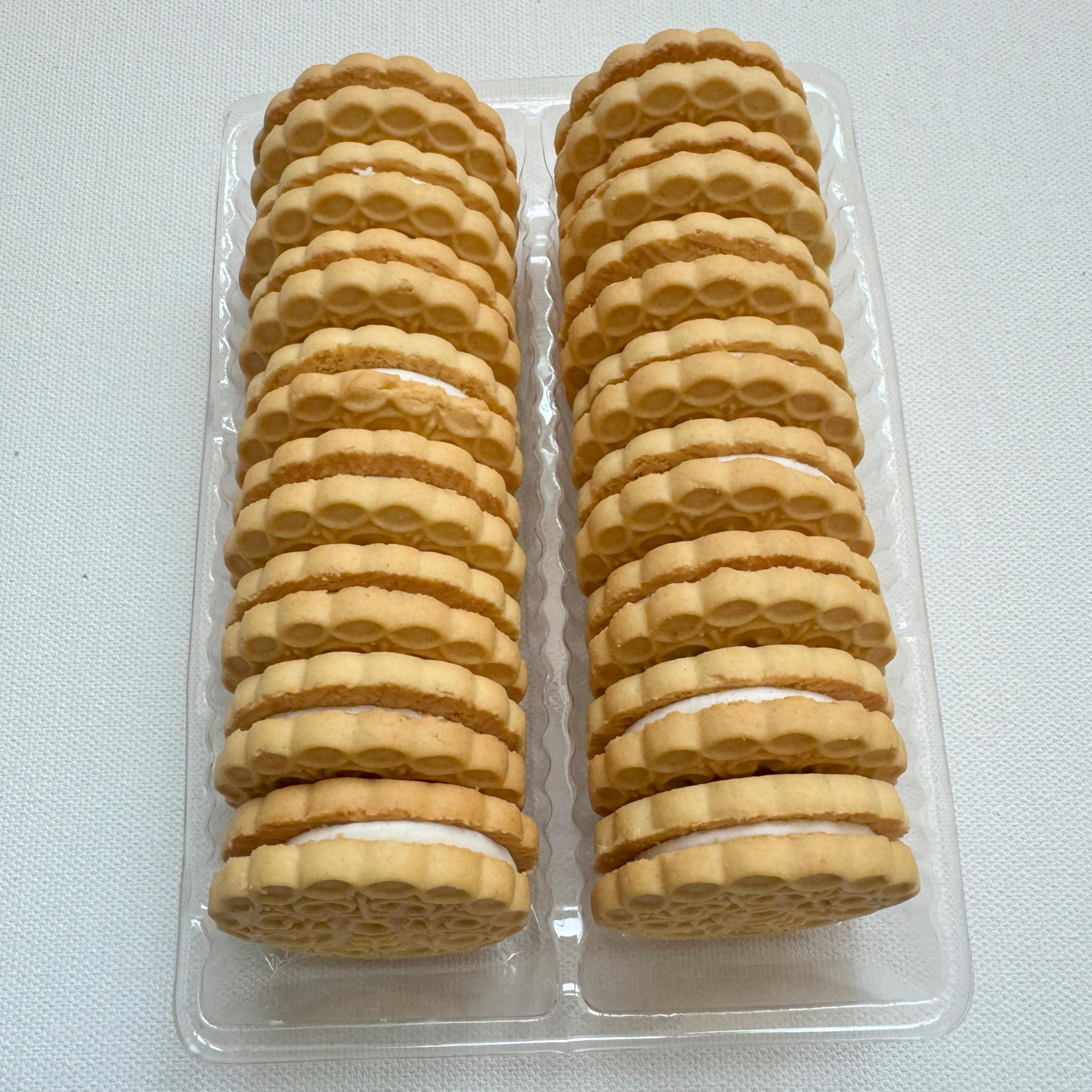 Exclusively Dog Cookies Sandwich Cremes Vanilla Flavor Dog Treats for Medium and Large Dogs, Natural and Made in The USA, 8 oz