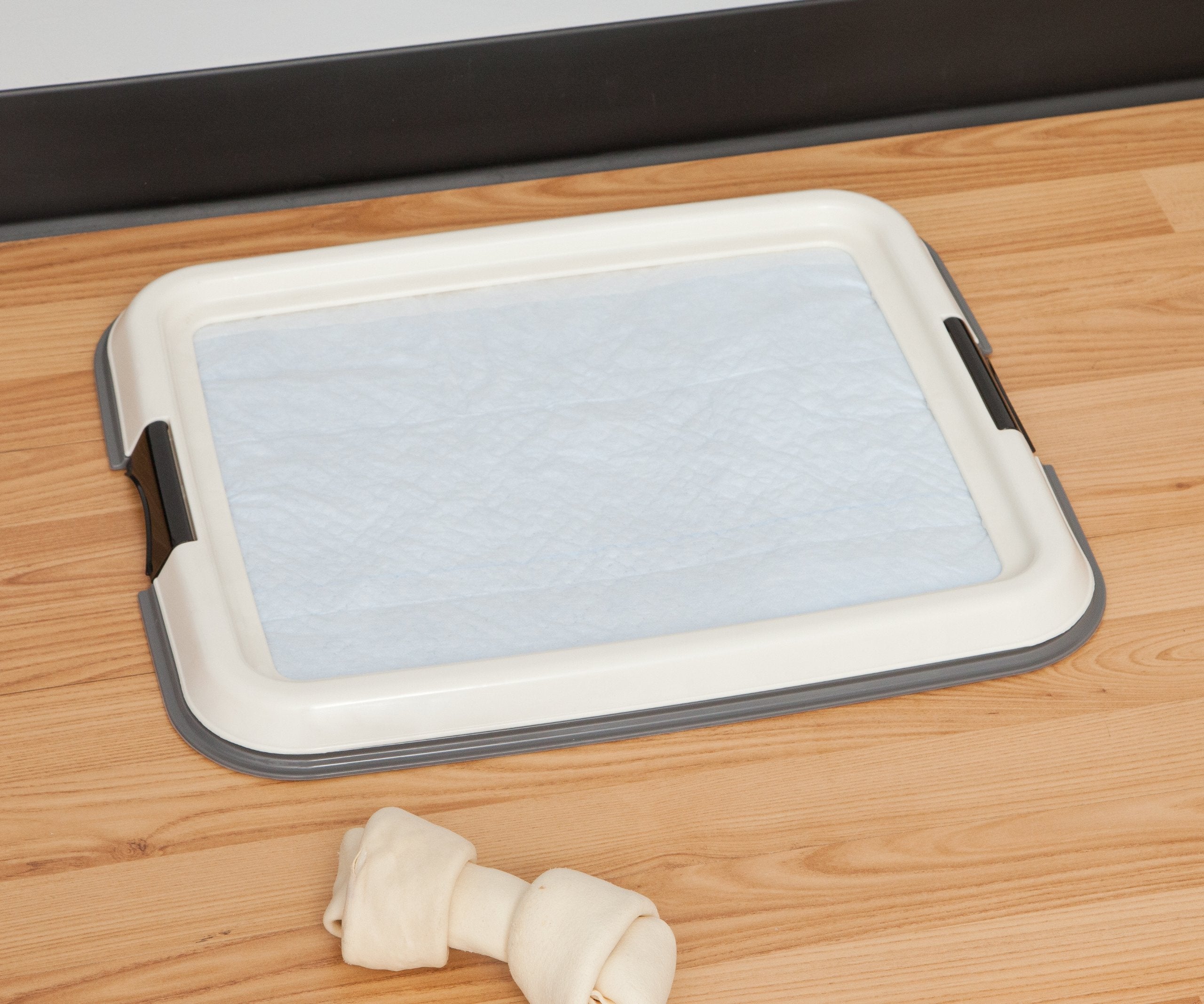 Iris Usa Pee Pad Holder, Small Puppy Pad Holder, Secured Latches, Non-Skid Rubber Feet, High Polish Finish For Easy Cleaning, Le