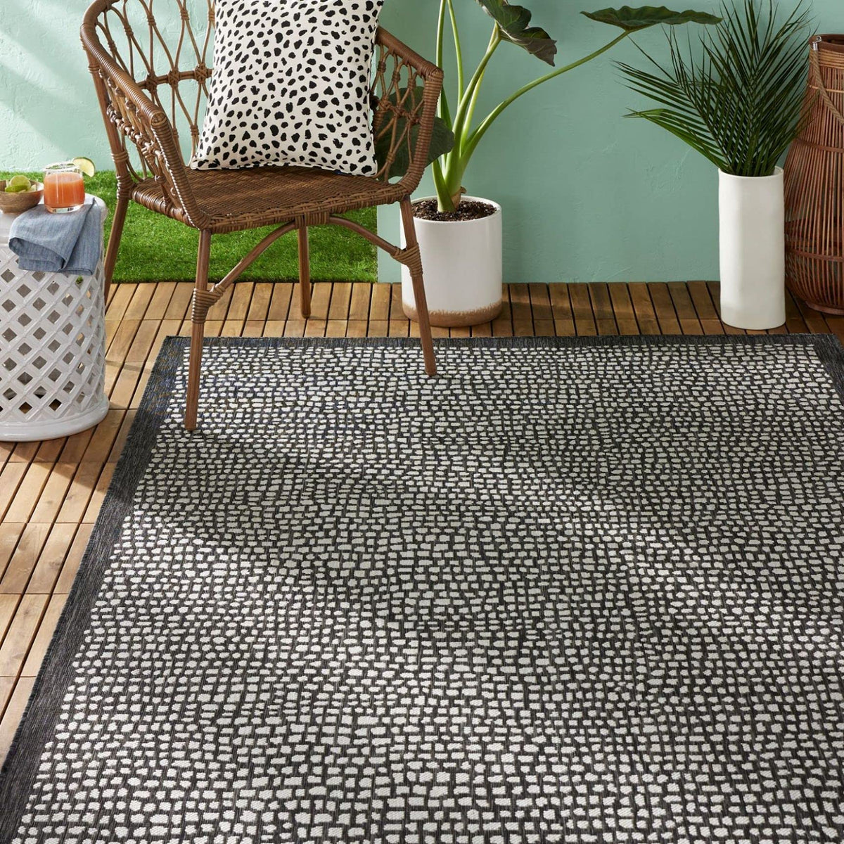 Tommy Bahama Marlin Transitional Indooroutdoor Area Rug, Black, 53X73
